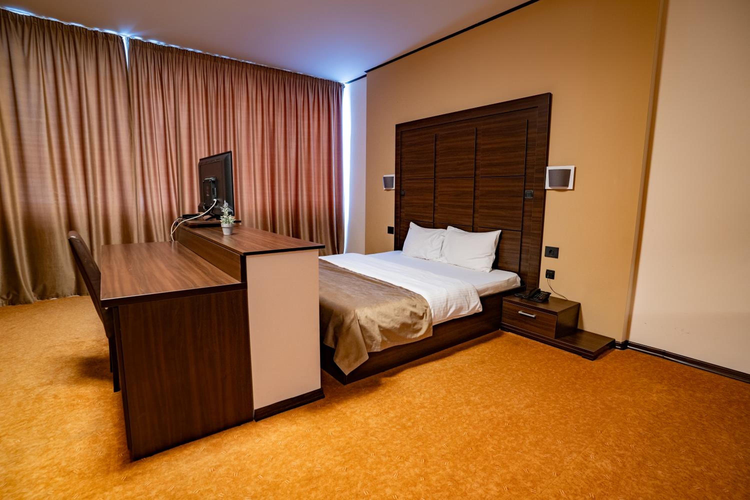 Senior Suite - Photo 7