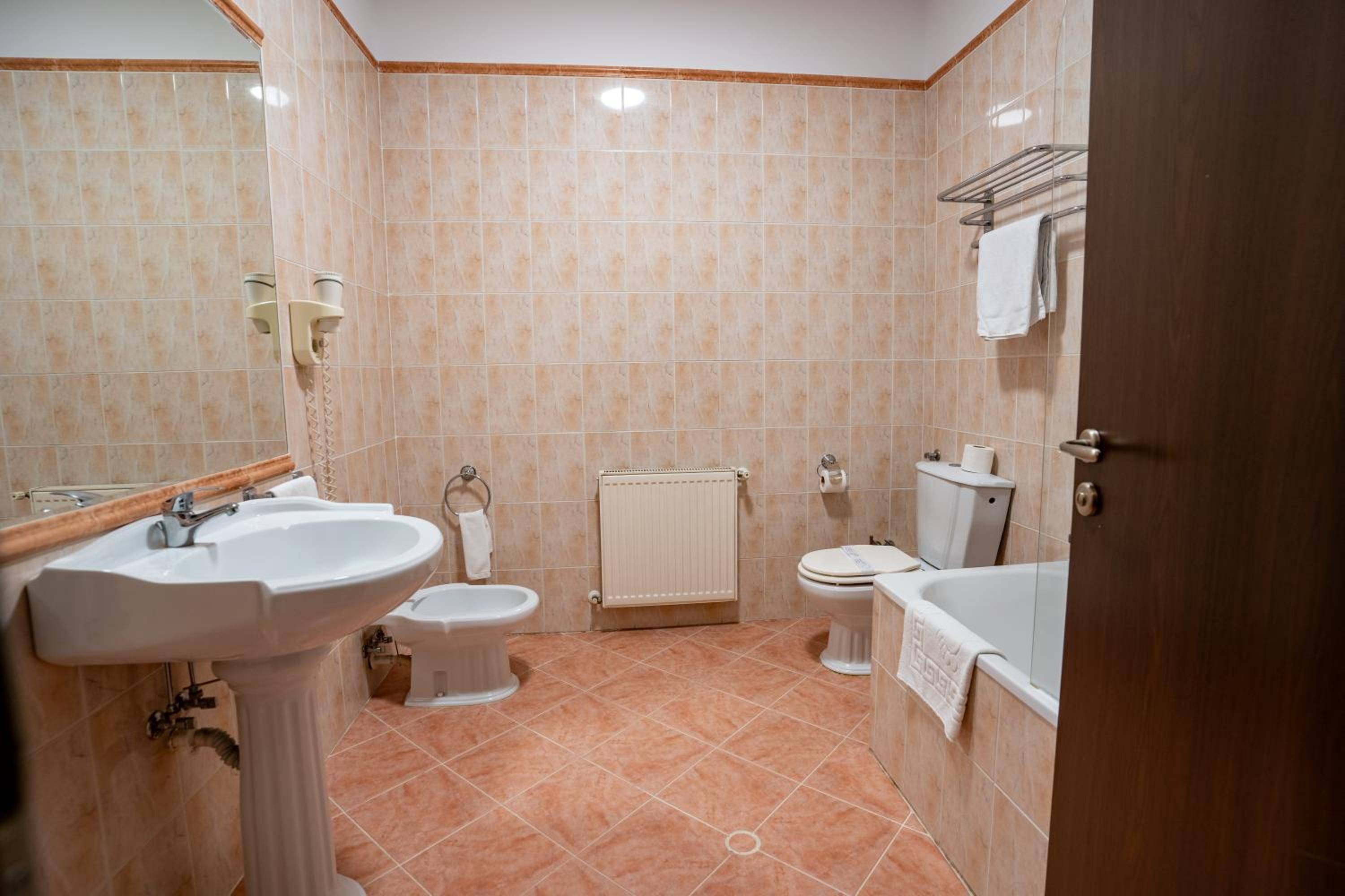 Double Room - Photo 4
