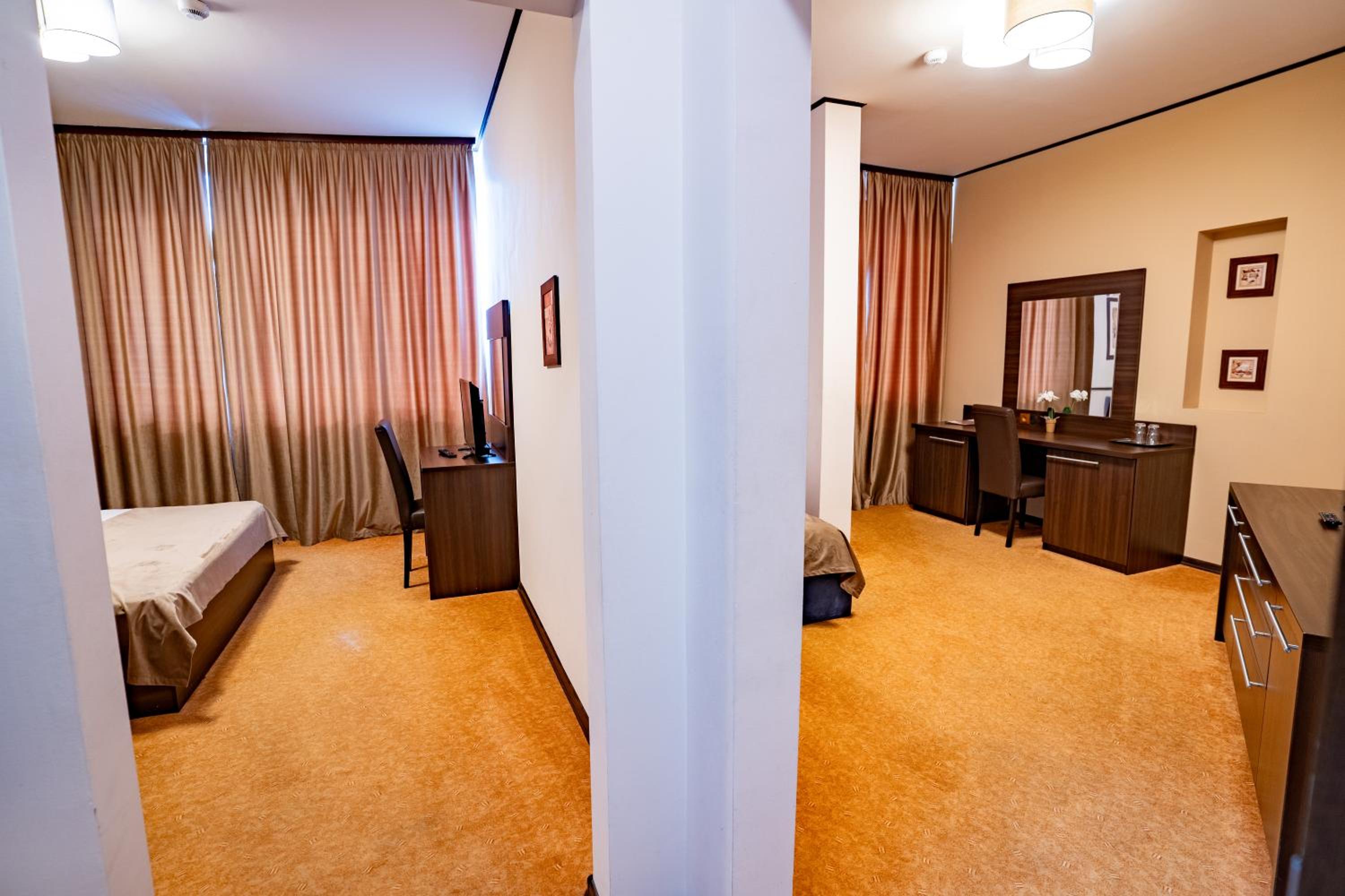 Senior Suite - Photo 3