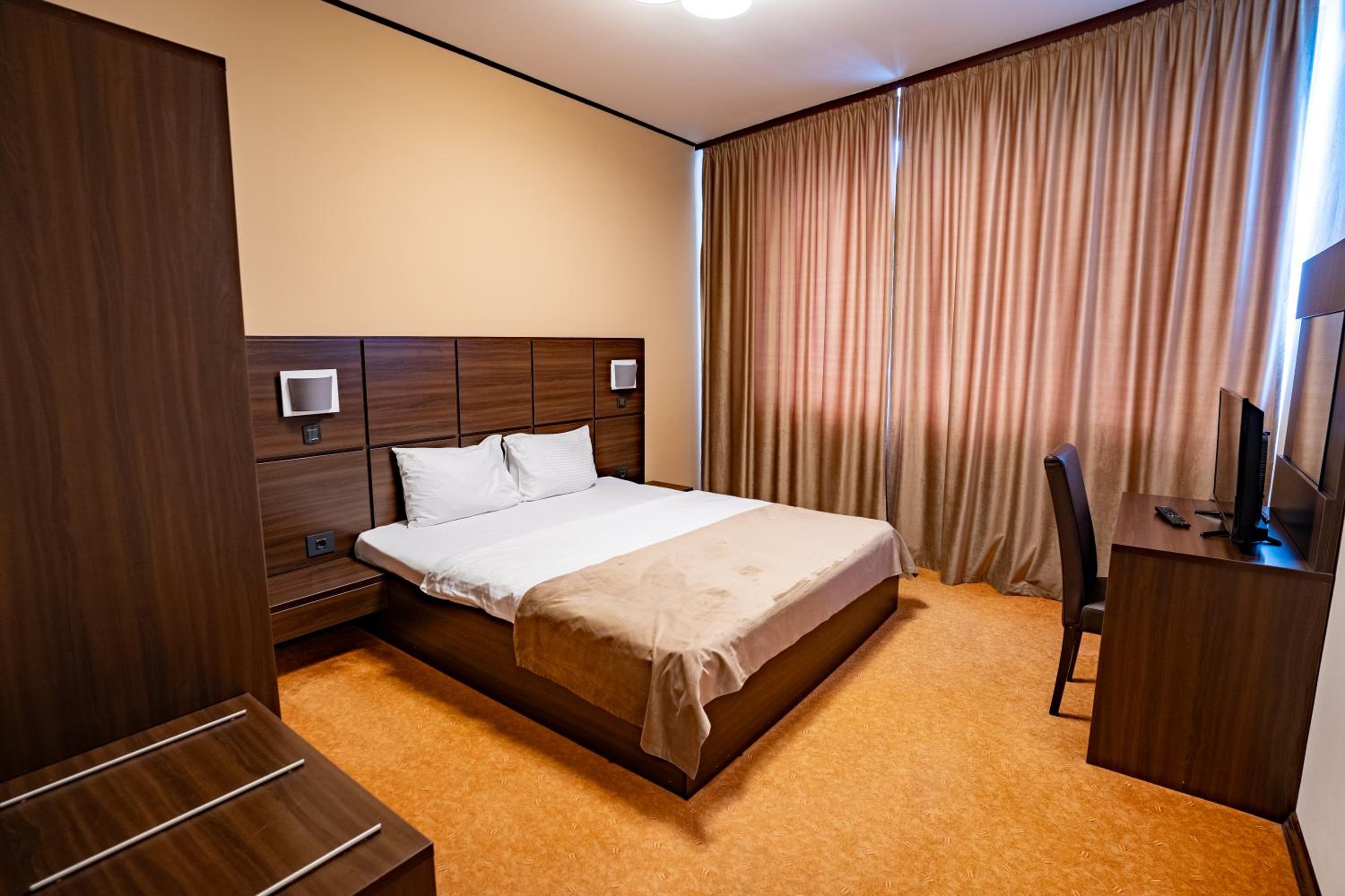 Senior Suite - Photo 4