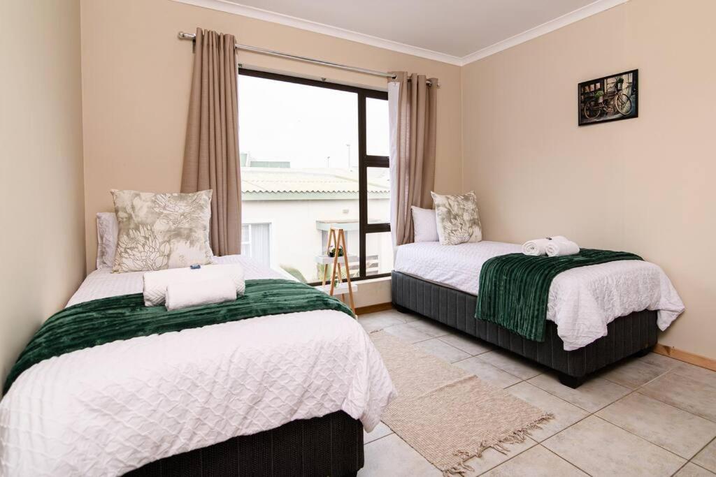 Three-Bedroom House photo 2