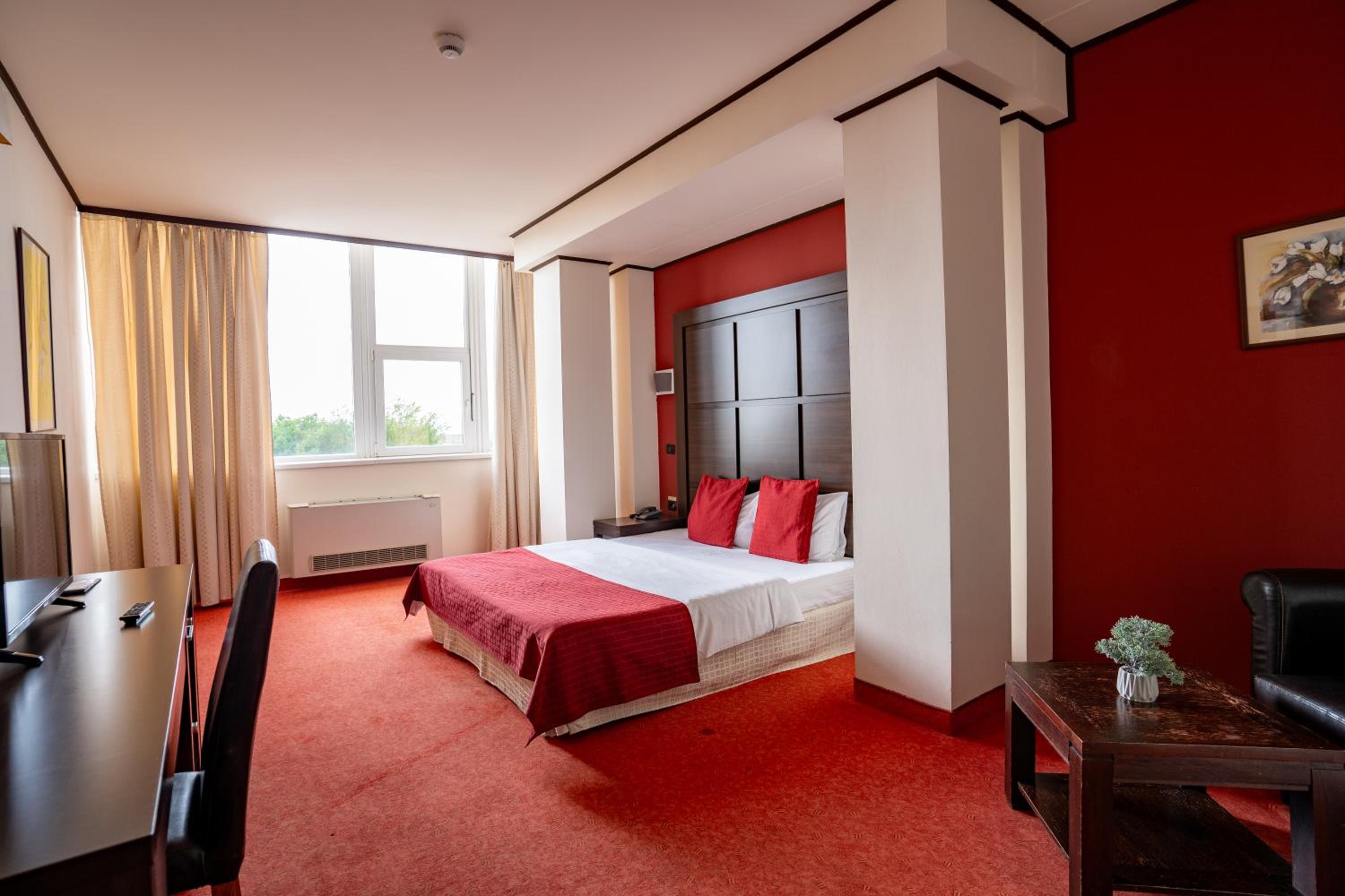 Double Room - Photo 15
