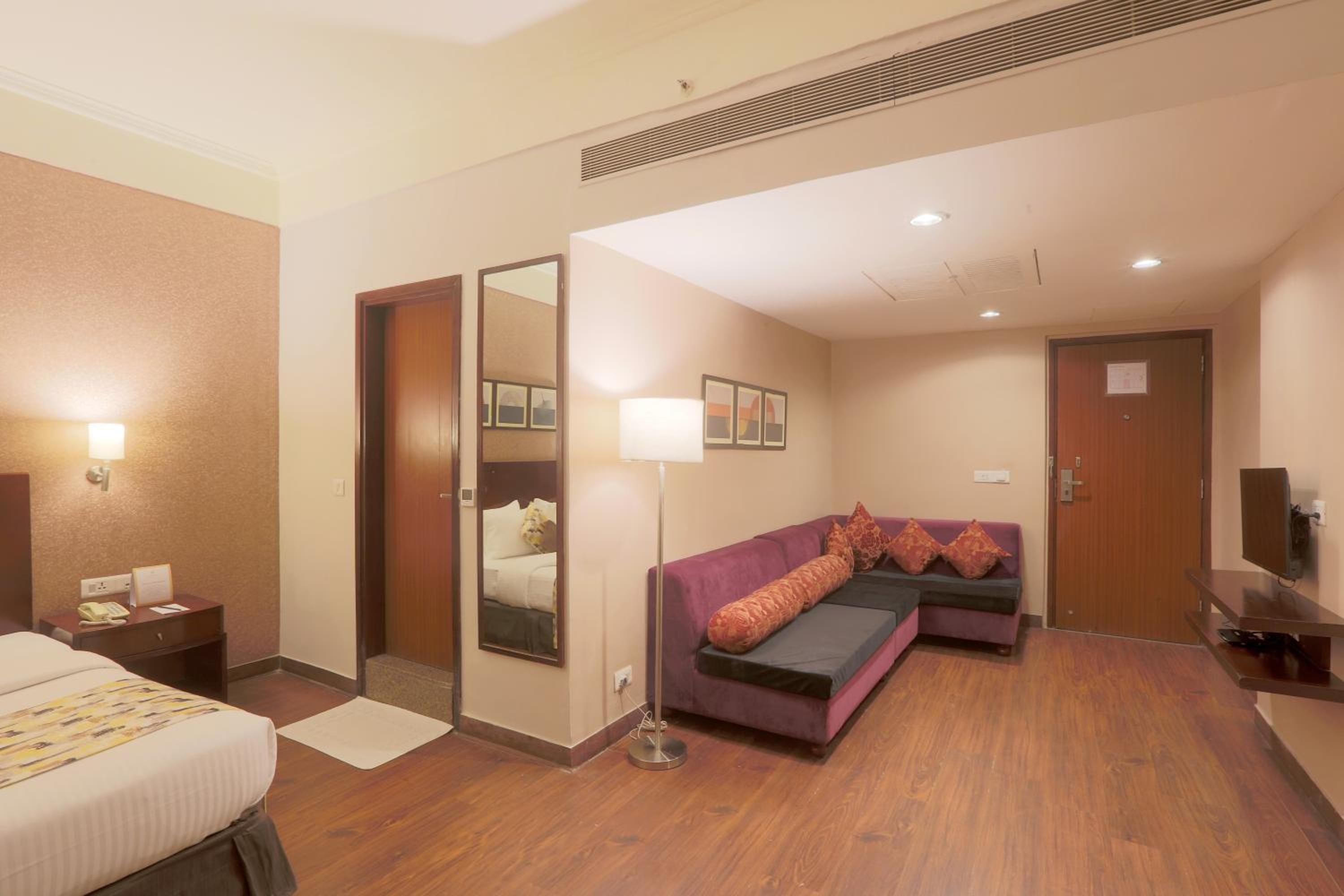 Suite - Photo 3