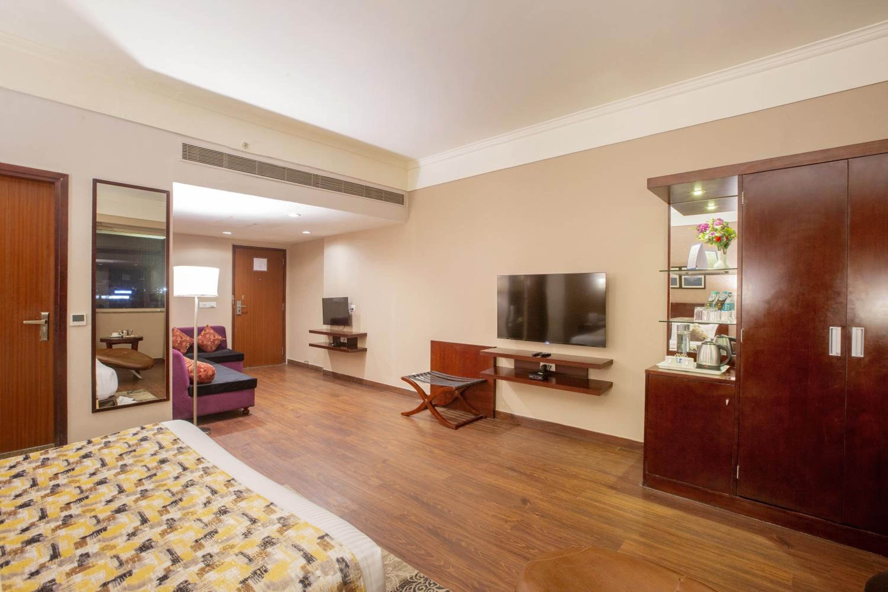 Suite - Photo 4
