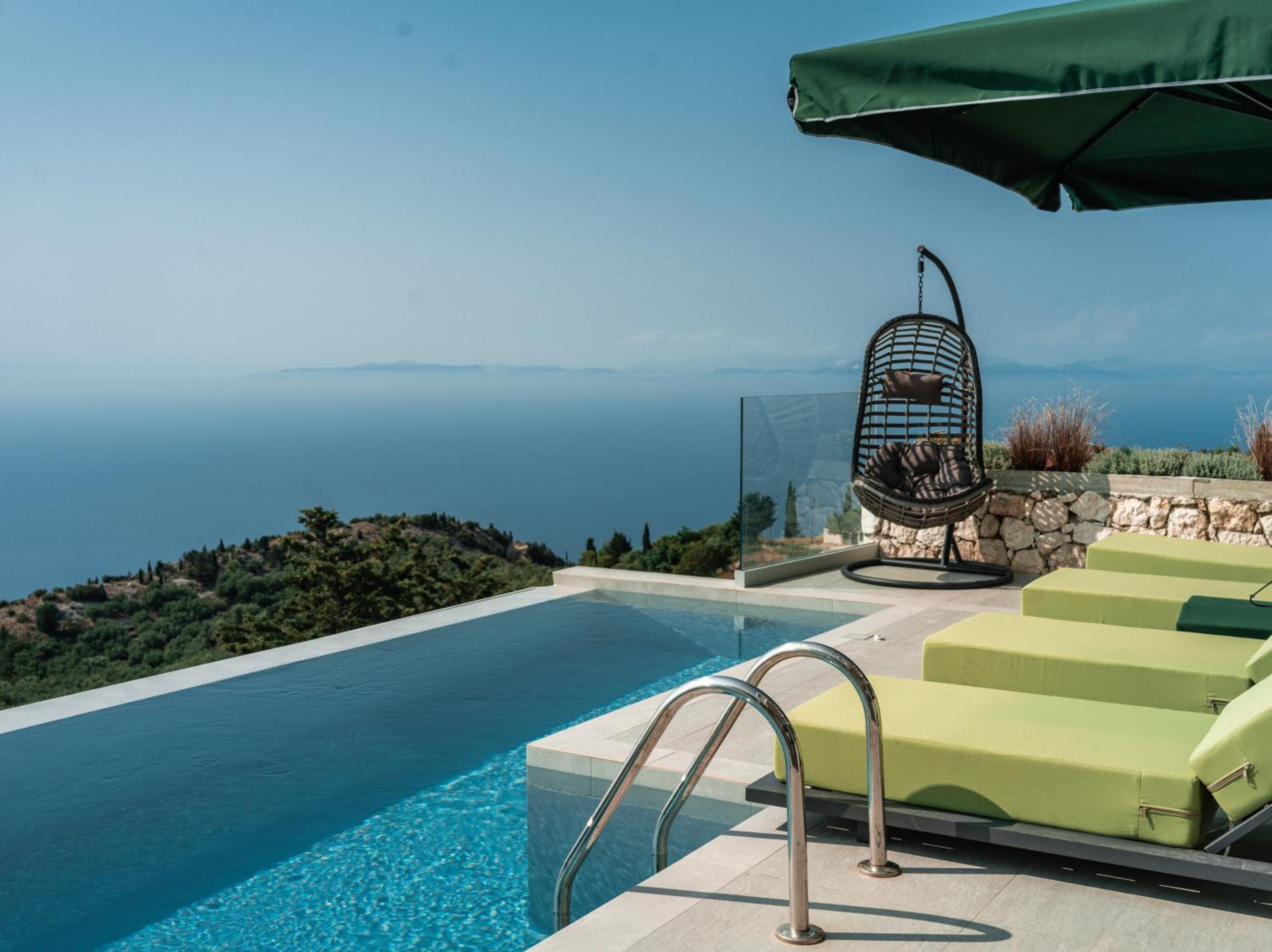 3-bedroom villa with Private Heated Pool and Birds eye sunset & panoramic sea views - Photo 14