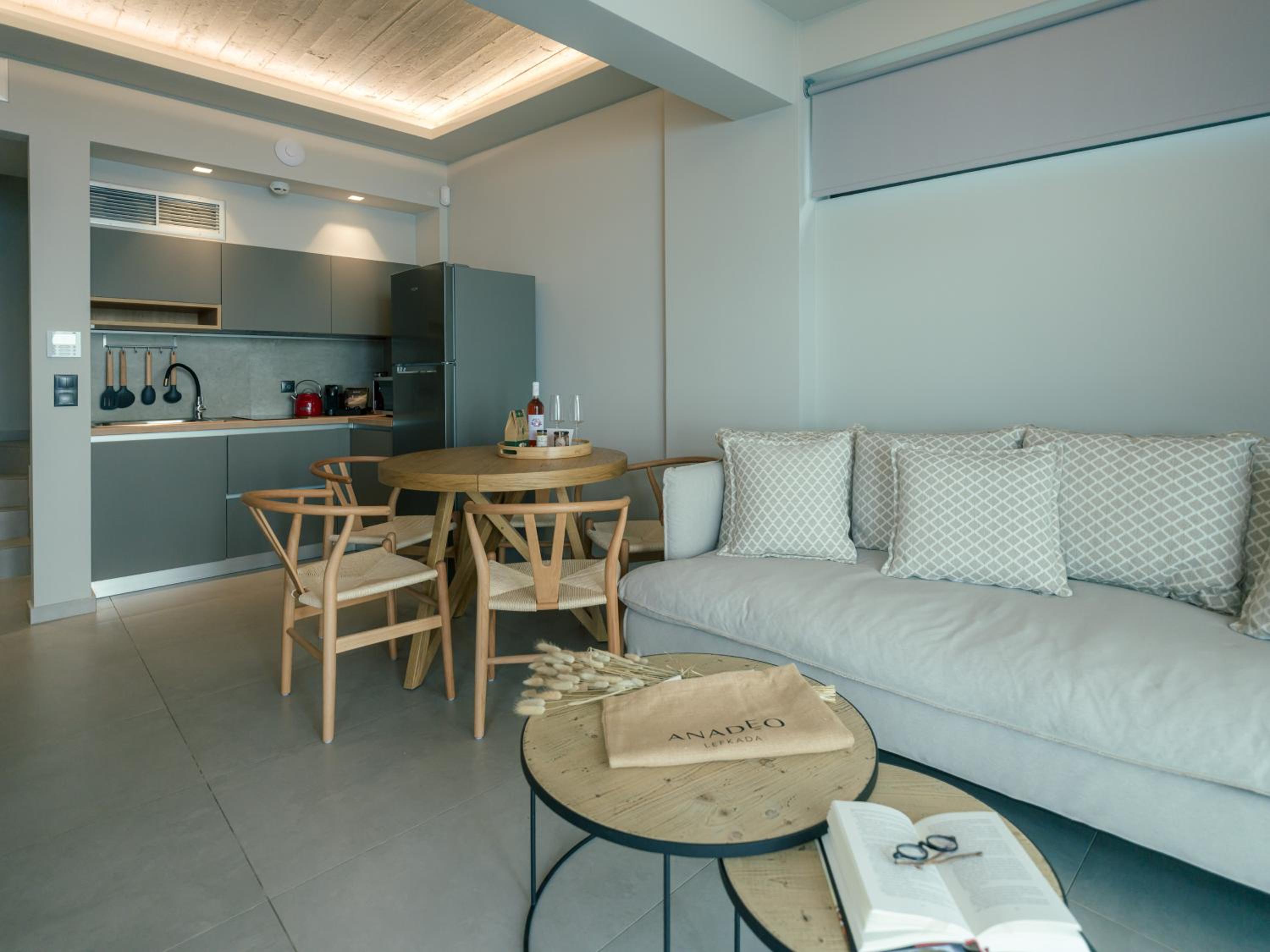 3-bedroom villa with Private Heated Pool and Birds eye sunset & panoramic sea views - Photo 9