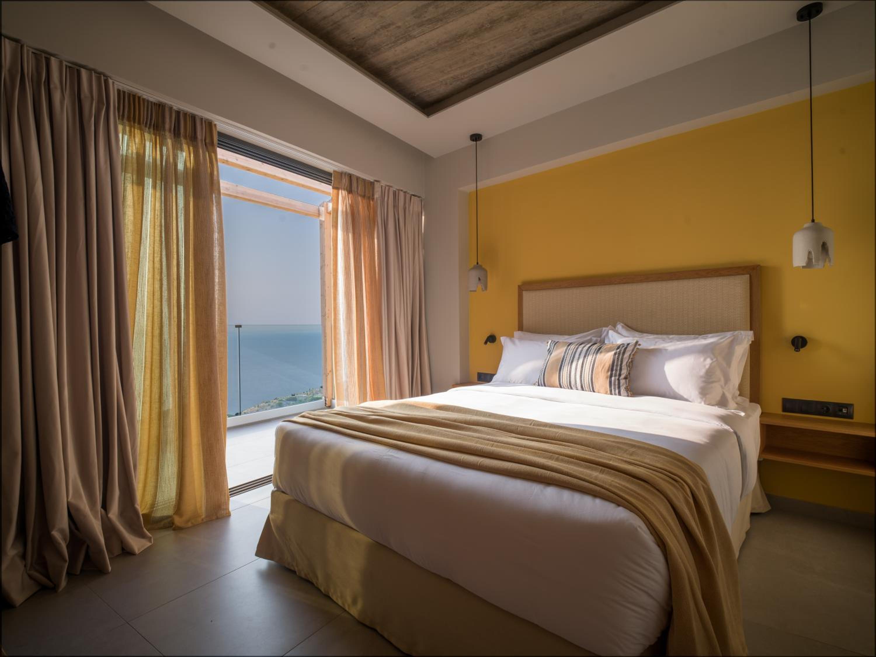 3-bedroom villa with Private Heated Pool and Birds eye sunset & panoramic sea views - Photo 1