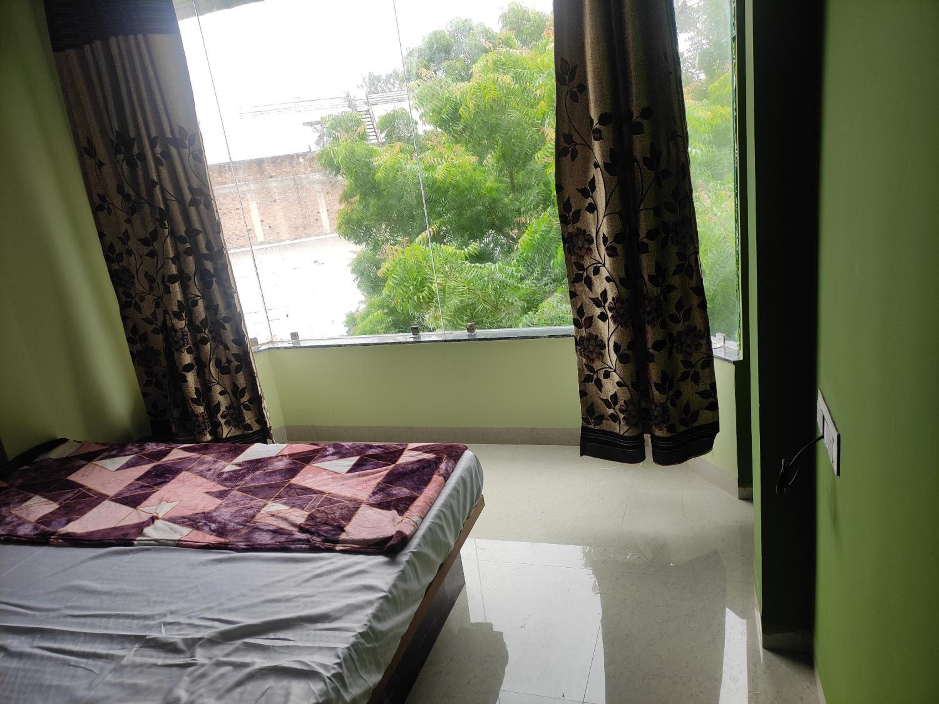 Deluxe Room (2 Adults + 1 Child) photo 3