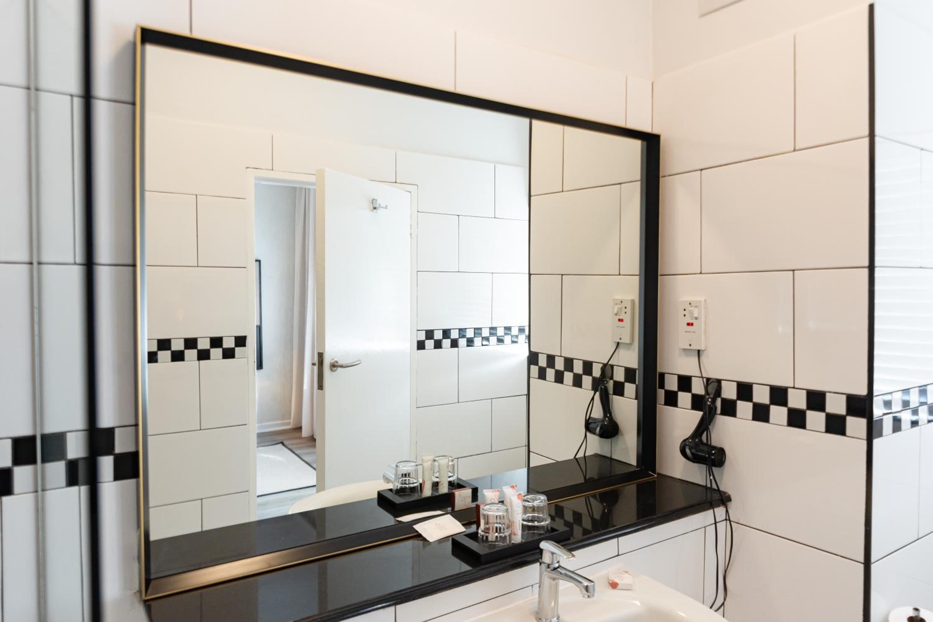 Standard  Double Room - Photo 4