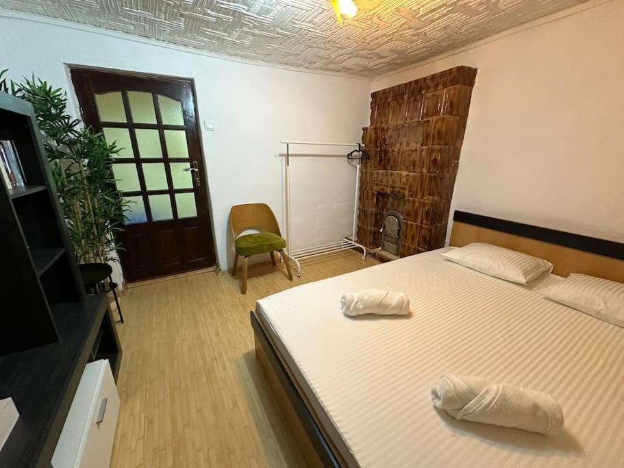 Double Room with Shared Bathroom photo 2