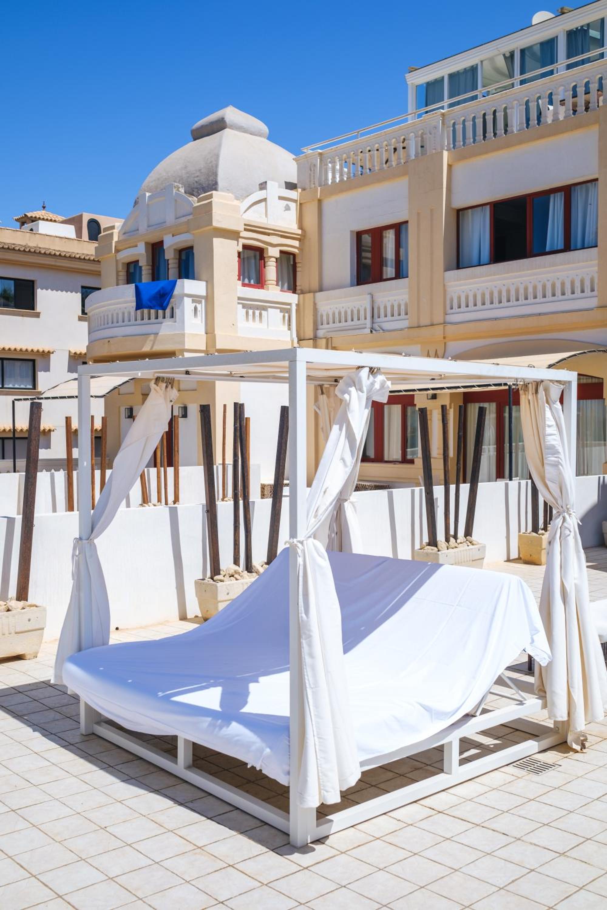 Twin Room with Panoramic Terrace and Sea View thumbnail 6