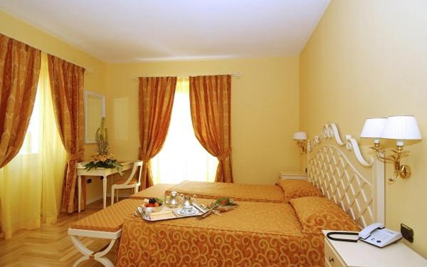 Deluxe Double or Twin Room with Lake View - Photo 3