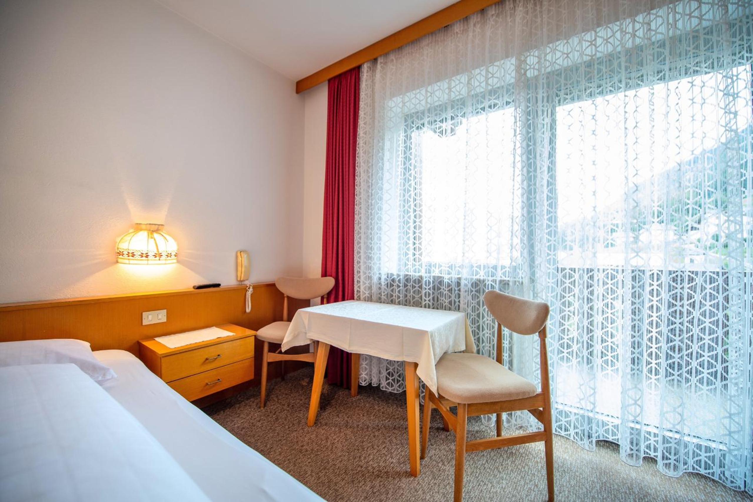 Deluxe Queen Room photo 2