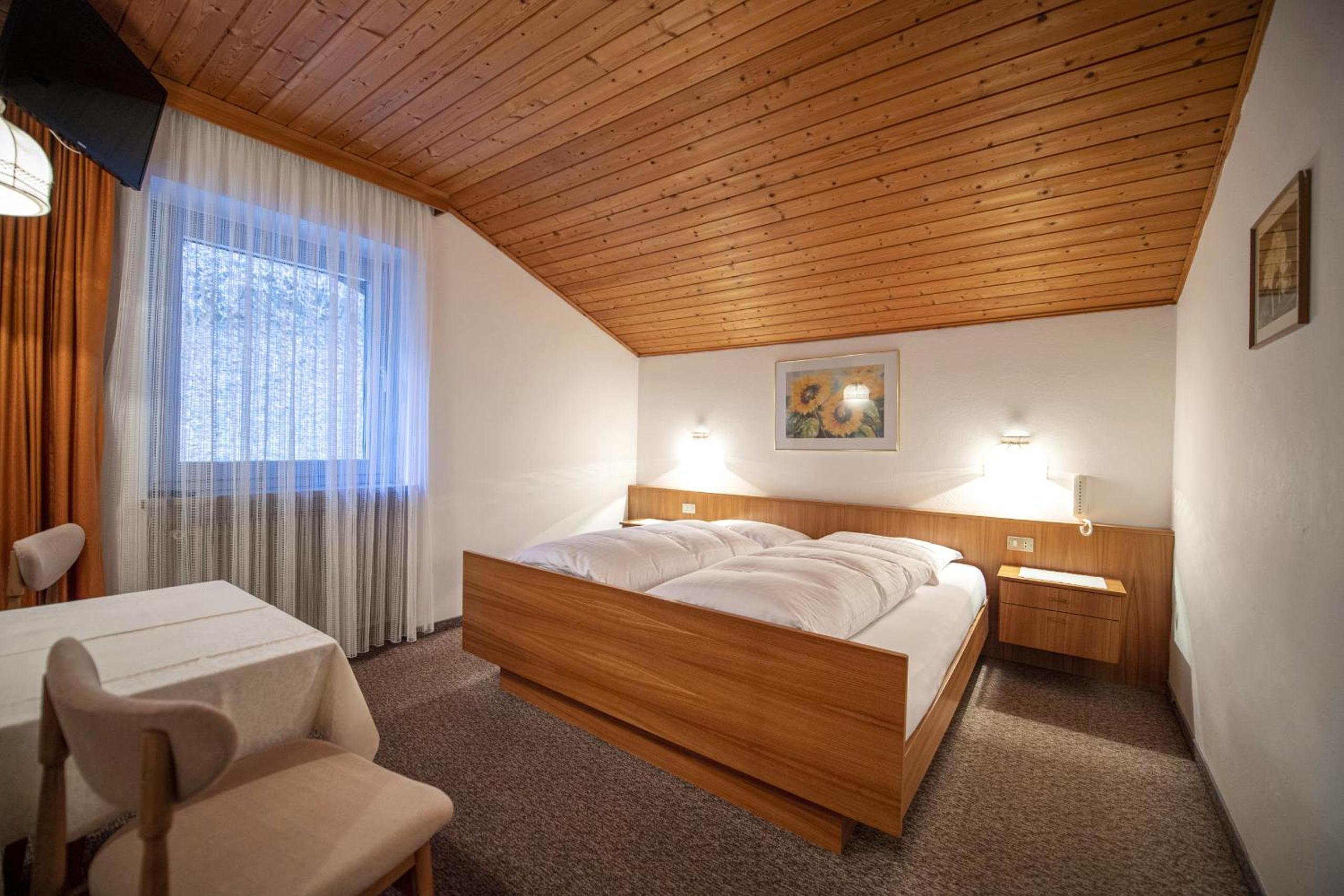 Economy Double Room photo 1