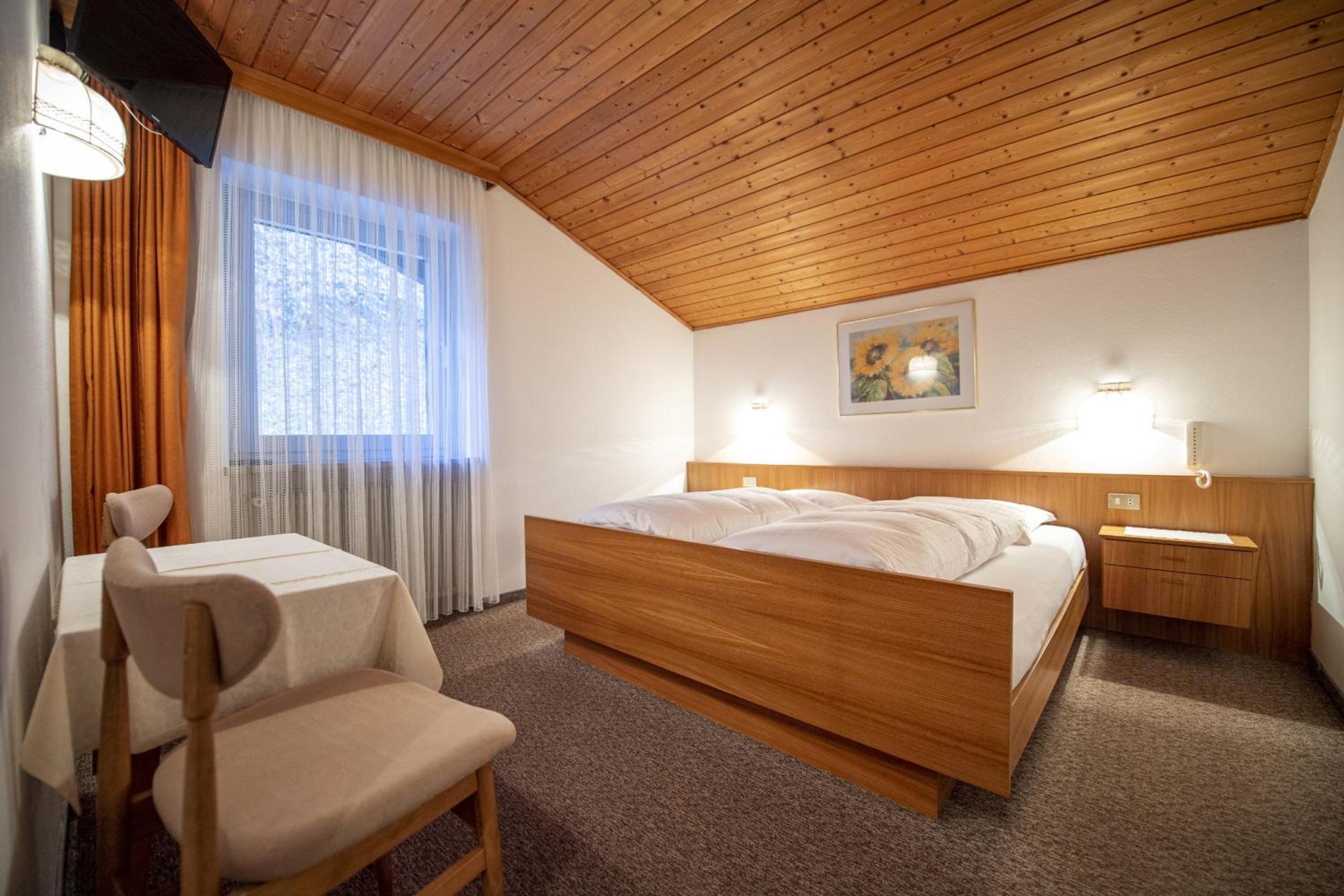 Economy Double Room photo 2