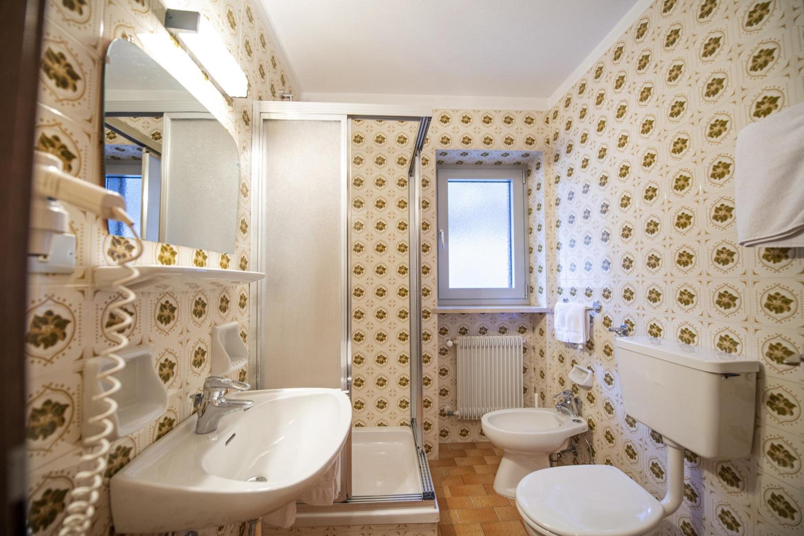 Standard Queen Room photo 3