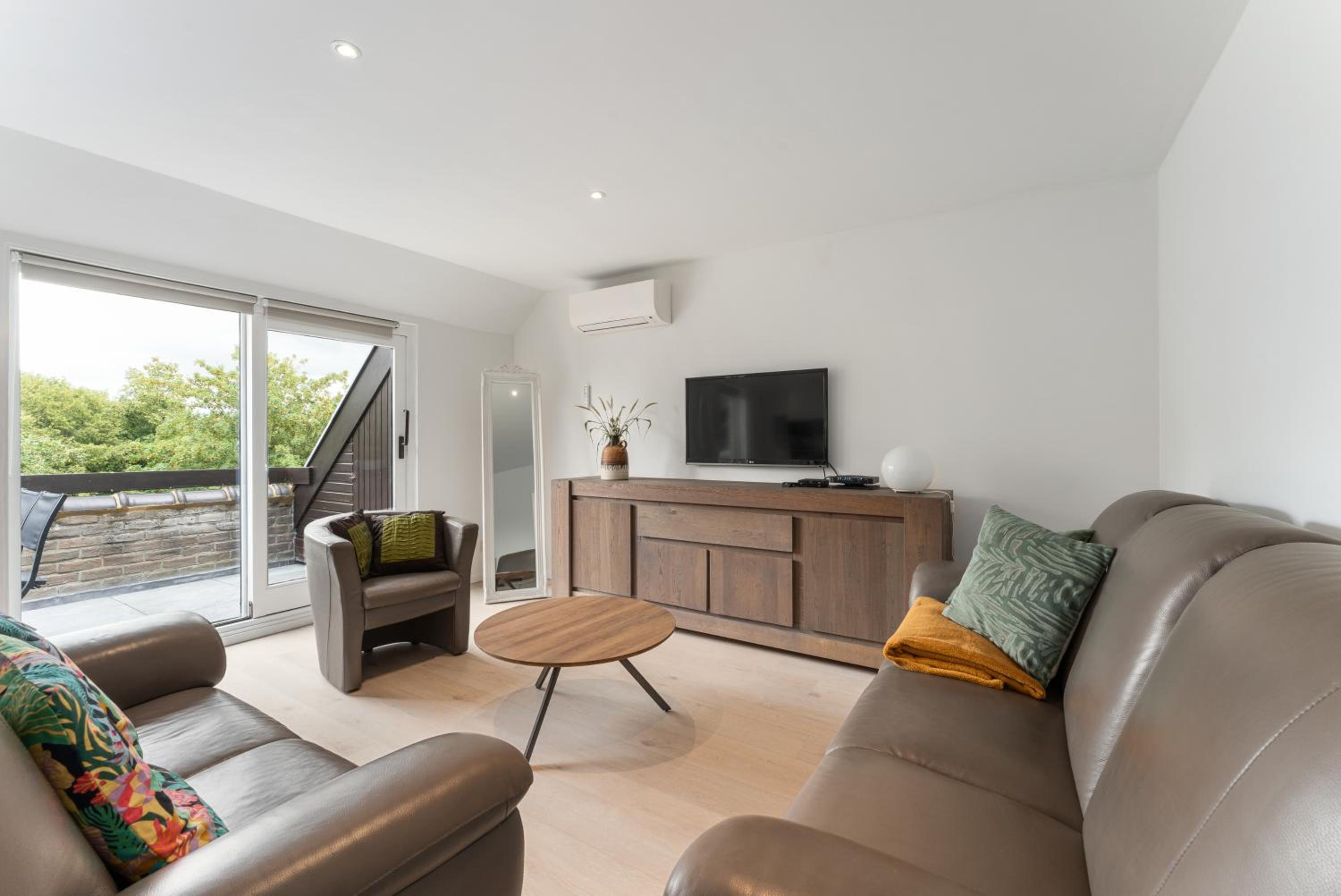 Two-Bedroom Apartment with Balcony and Terrace photo 1