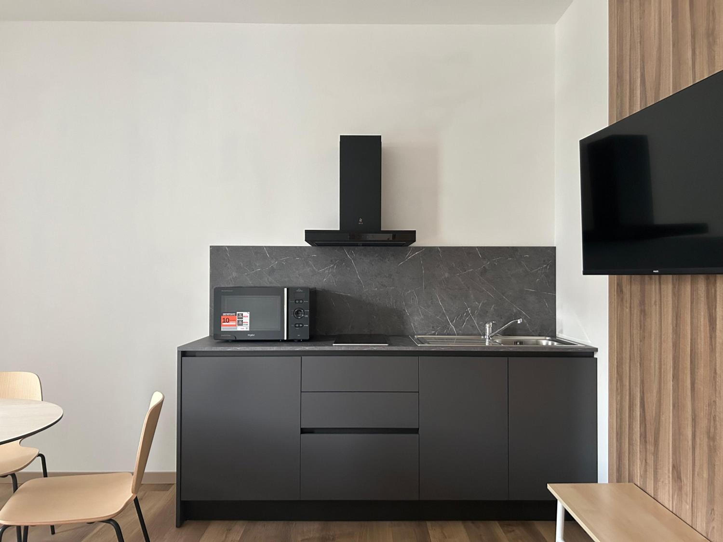 One-Bedroom Apartment with City View thumbnail 6
