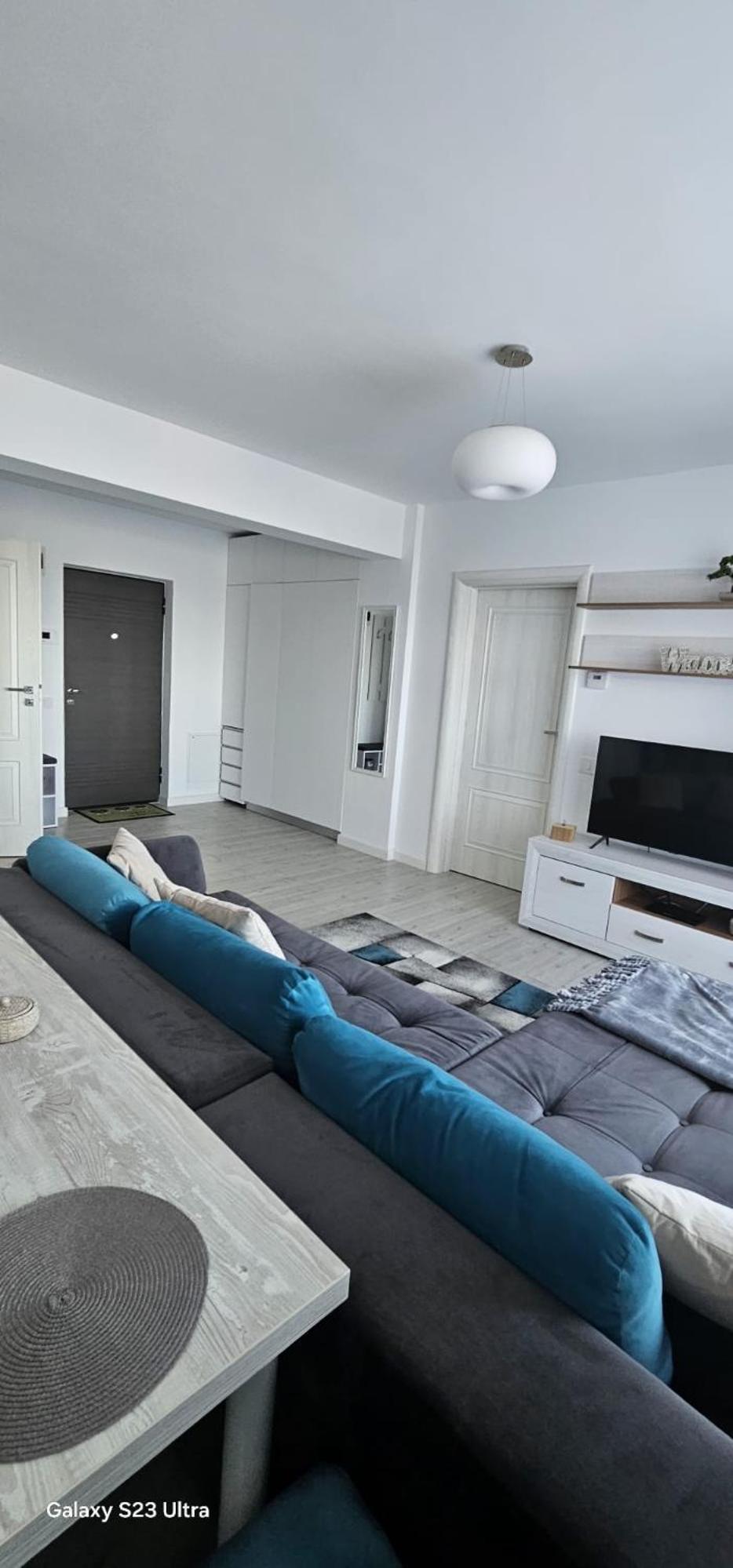 One-Bedroom Apartment photo 1