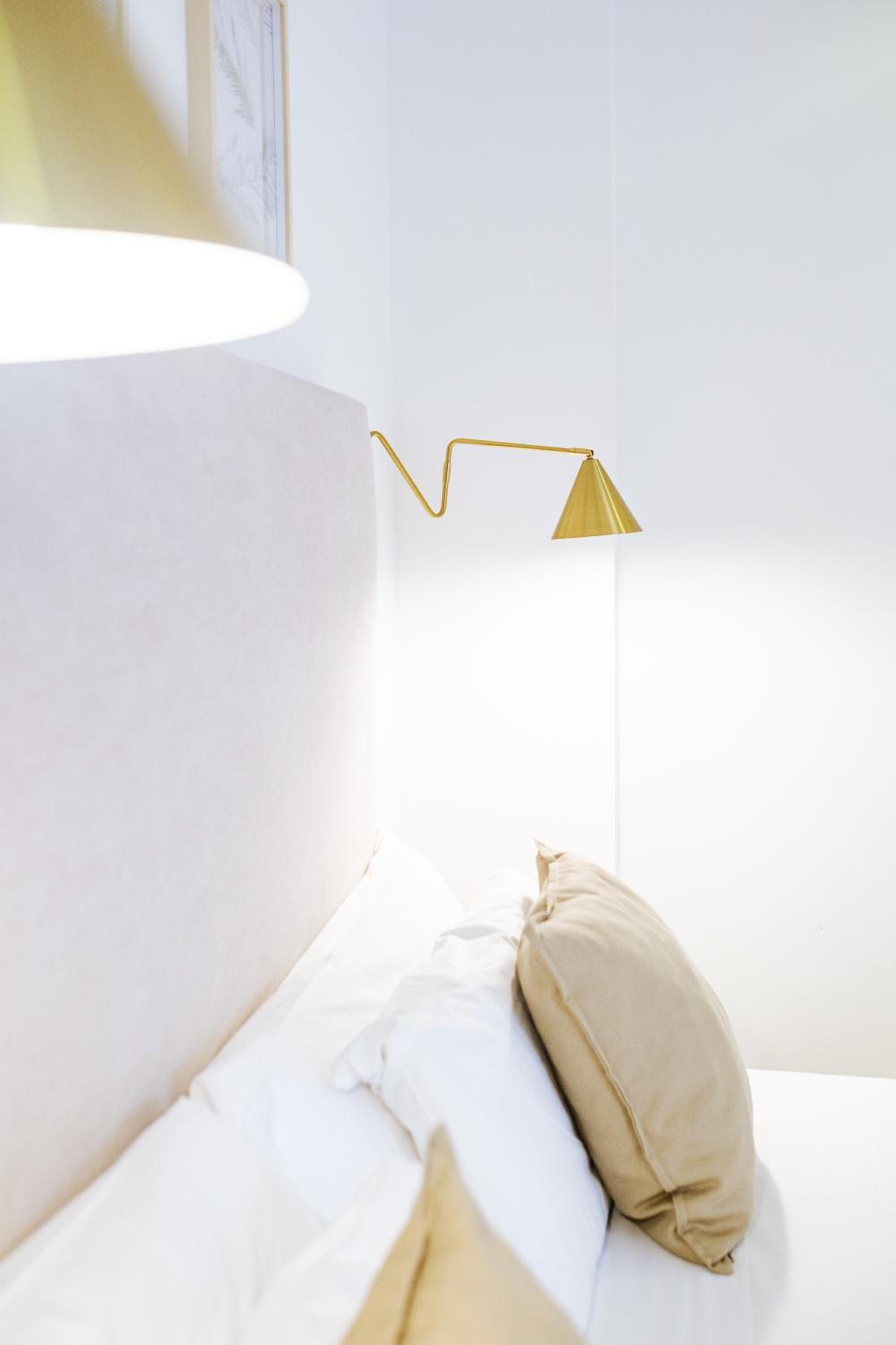 Economy Twin Room thumbnail 6