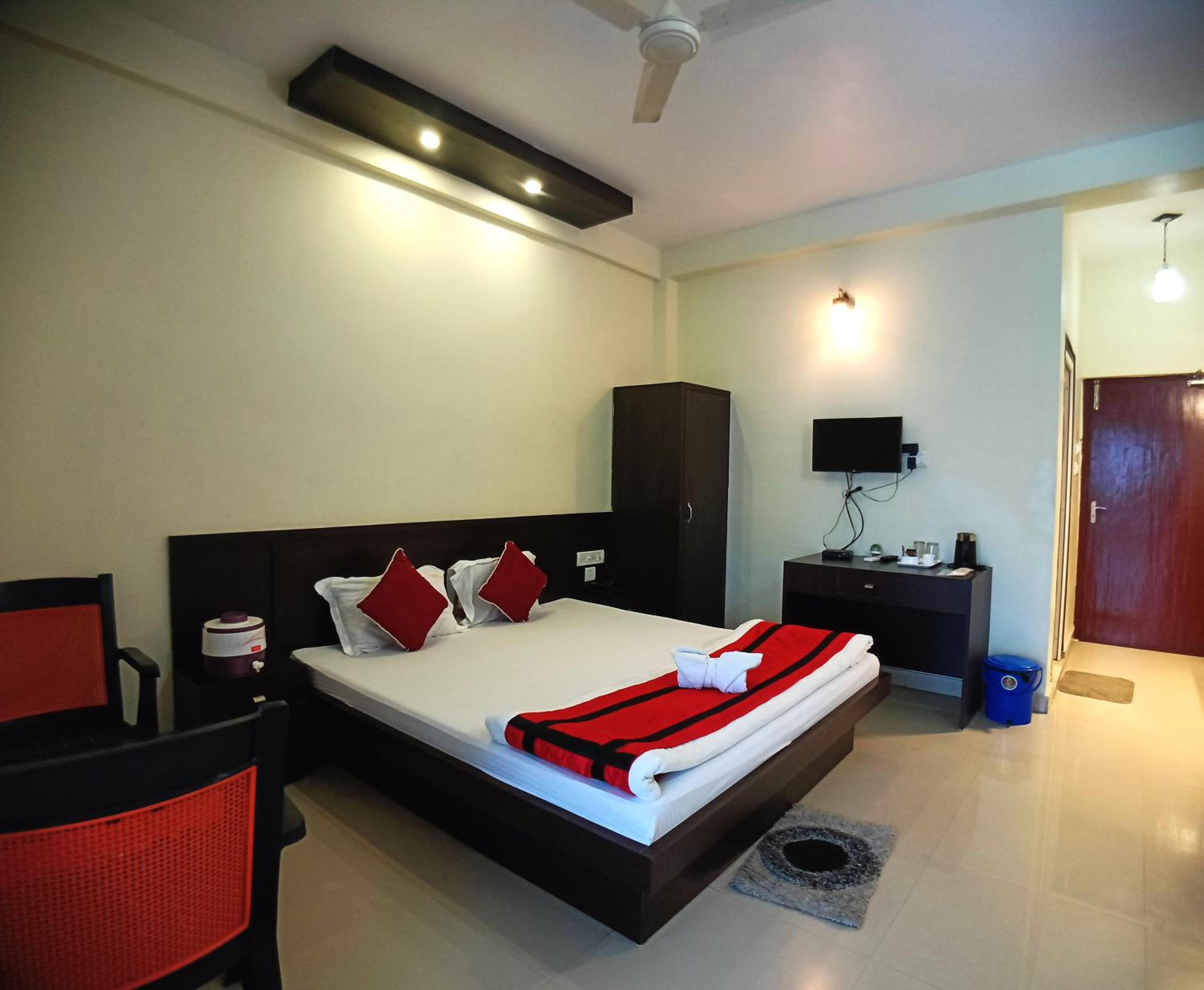 Deluxe Double Room with Balcony Pool View photo 1