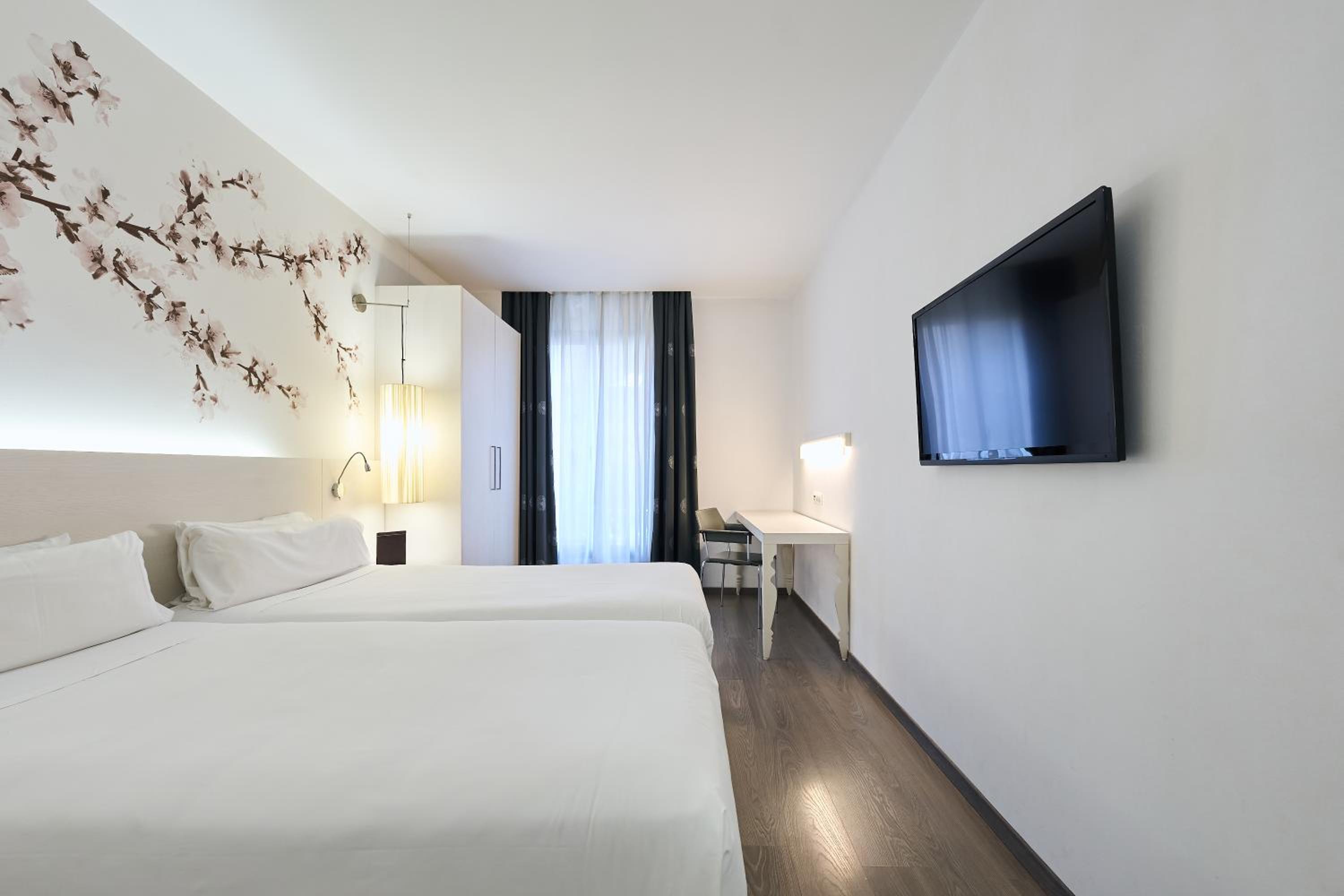 Standard Double or Twin Room photo 3