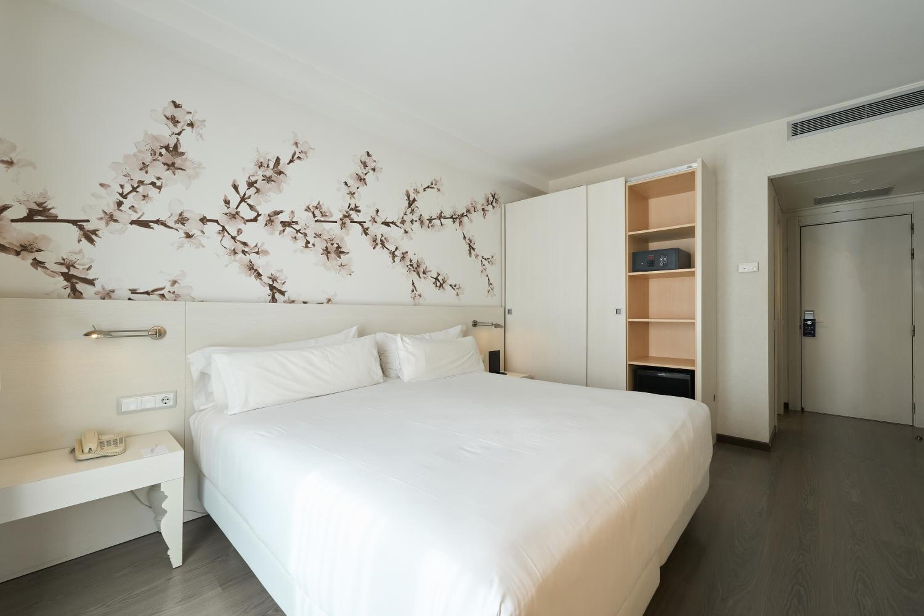 Standard Double or Twin Room photo 2