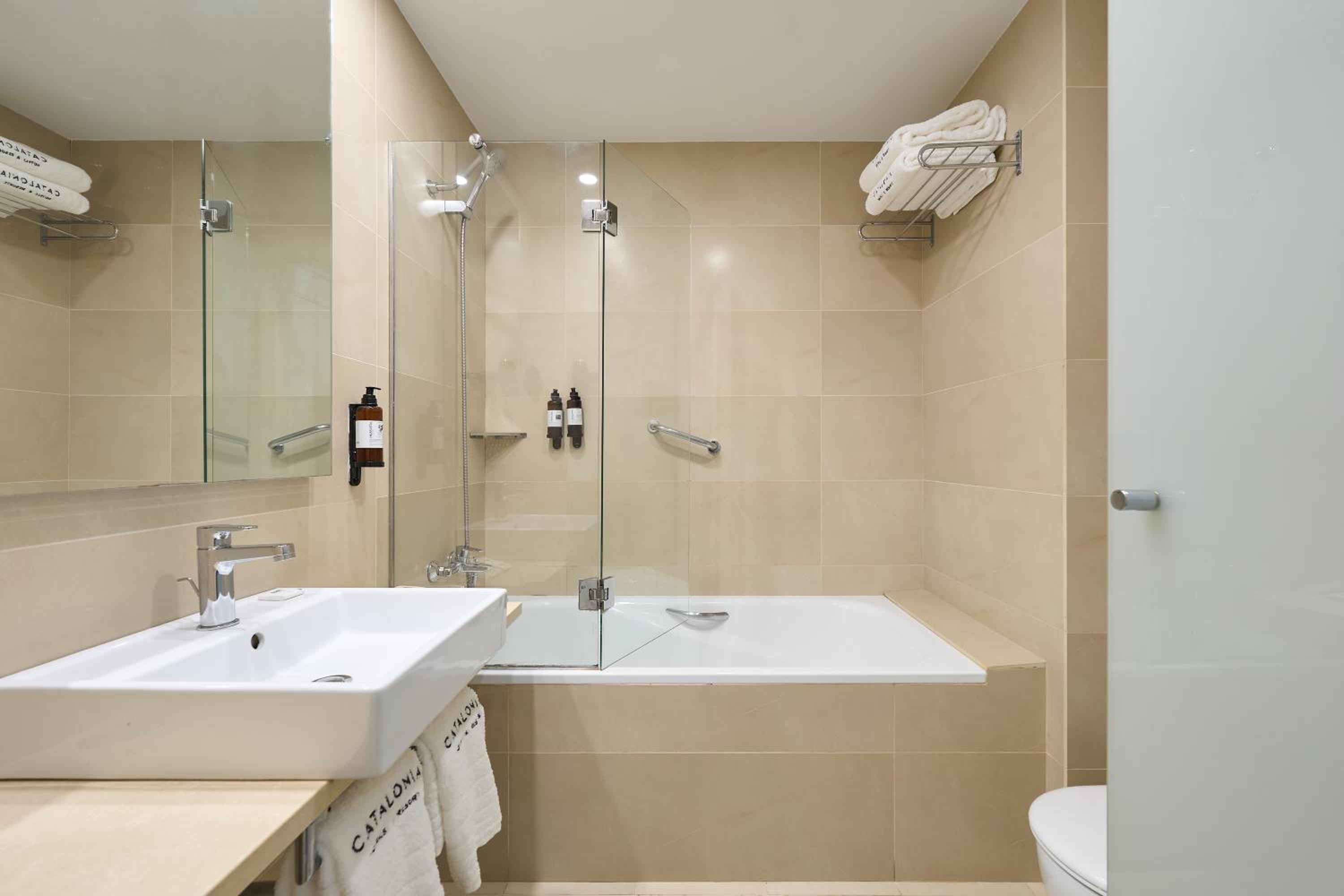 Standard Double or Twin Room photo 2