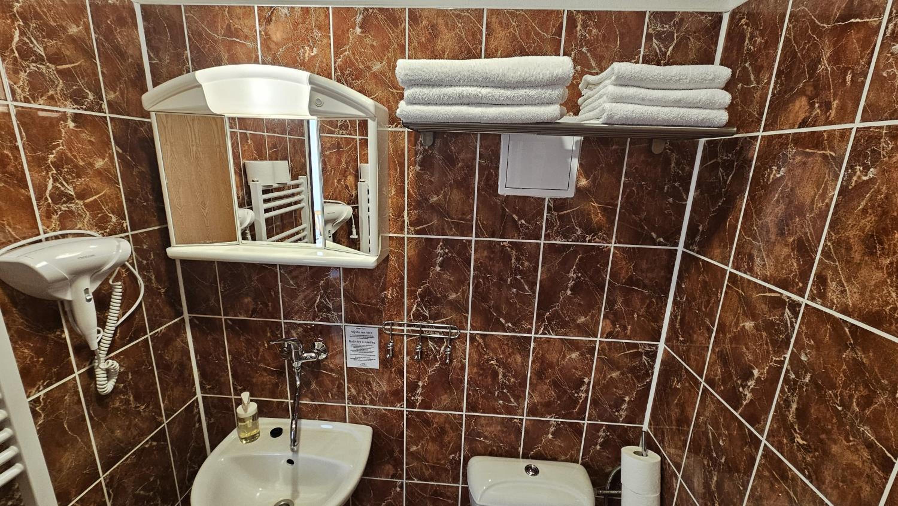 Standard Triple Room - Photo 3