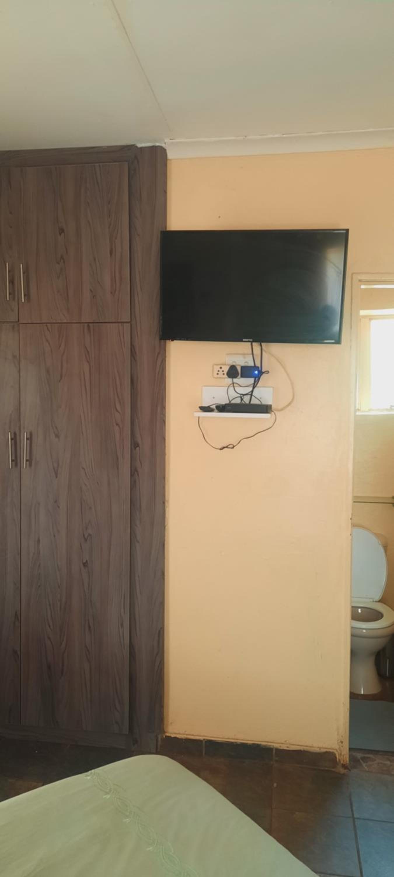 Chalet (2 Adults) - Photo 10
