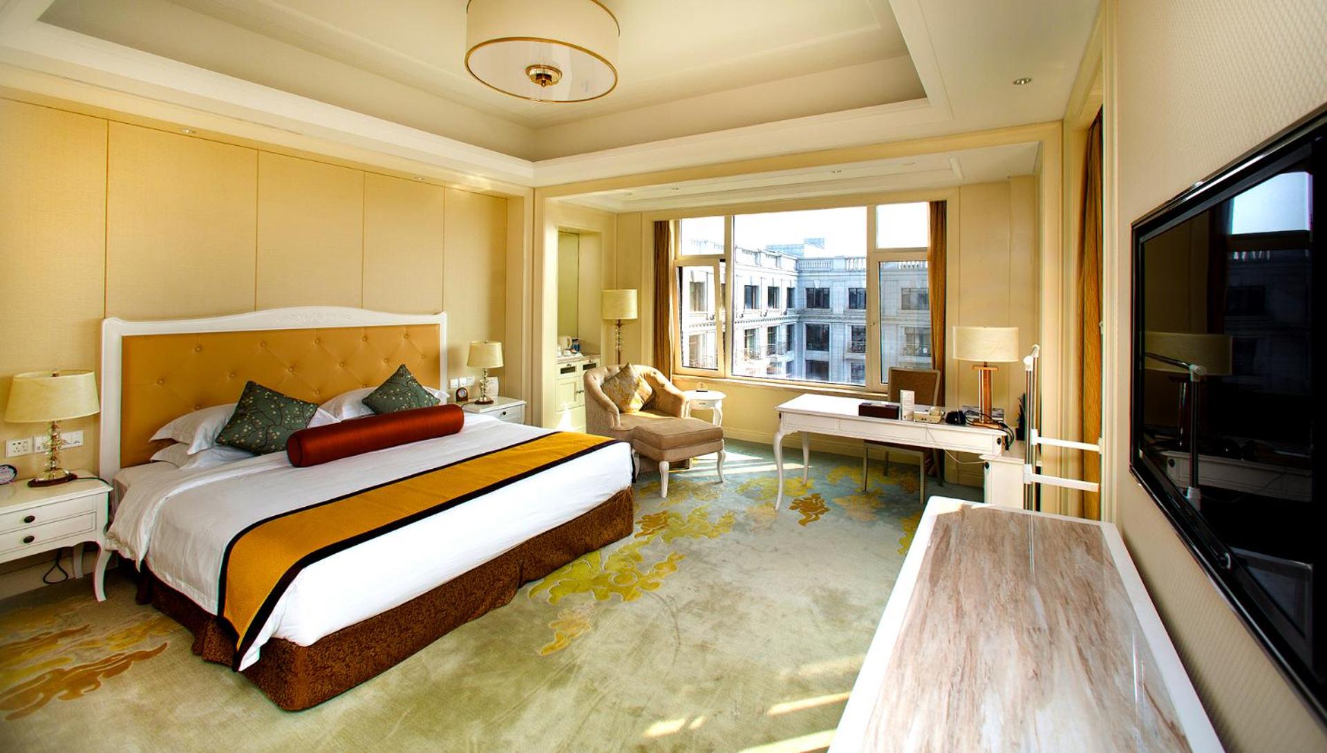 Deluxe Queen Room