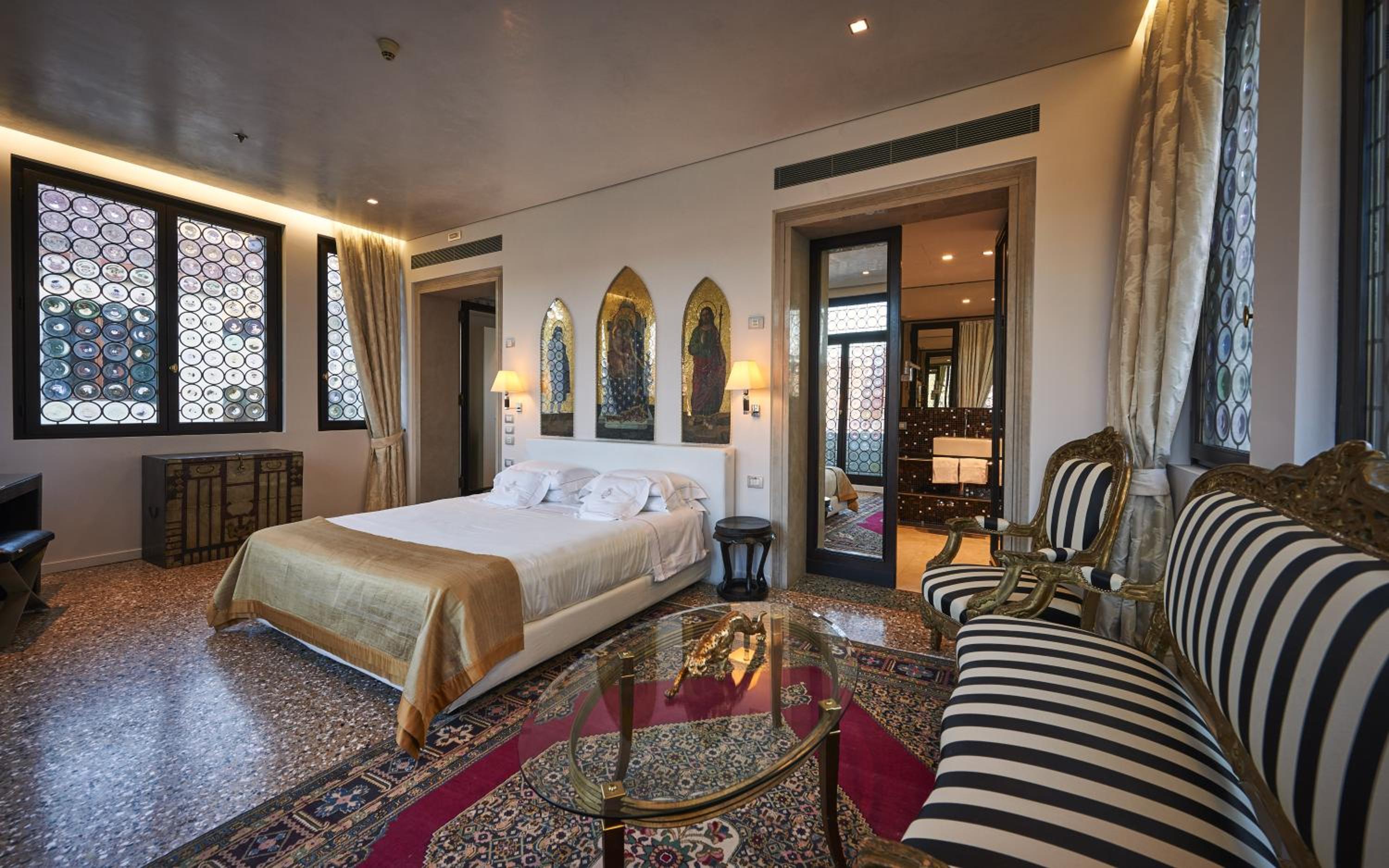 Junior Suite with Grand Canal View photo 1