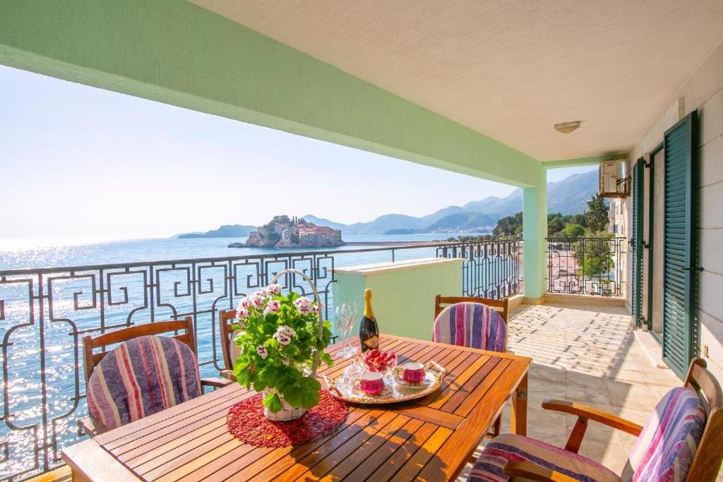 Three-Bedroom Premium Apartment with Balcony photo 2