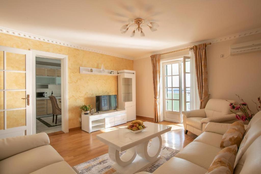 Four-Bedroom Luxury Apartment photo 1
