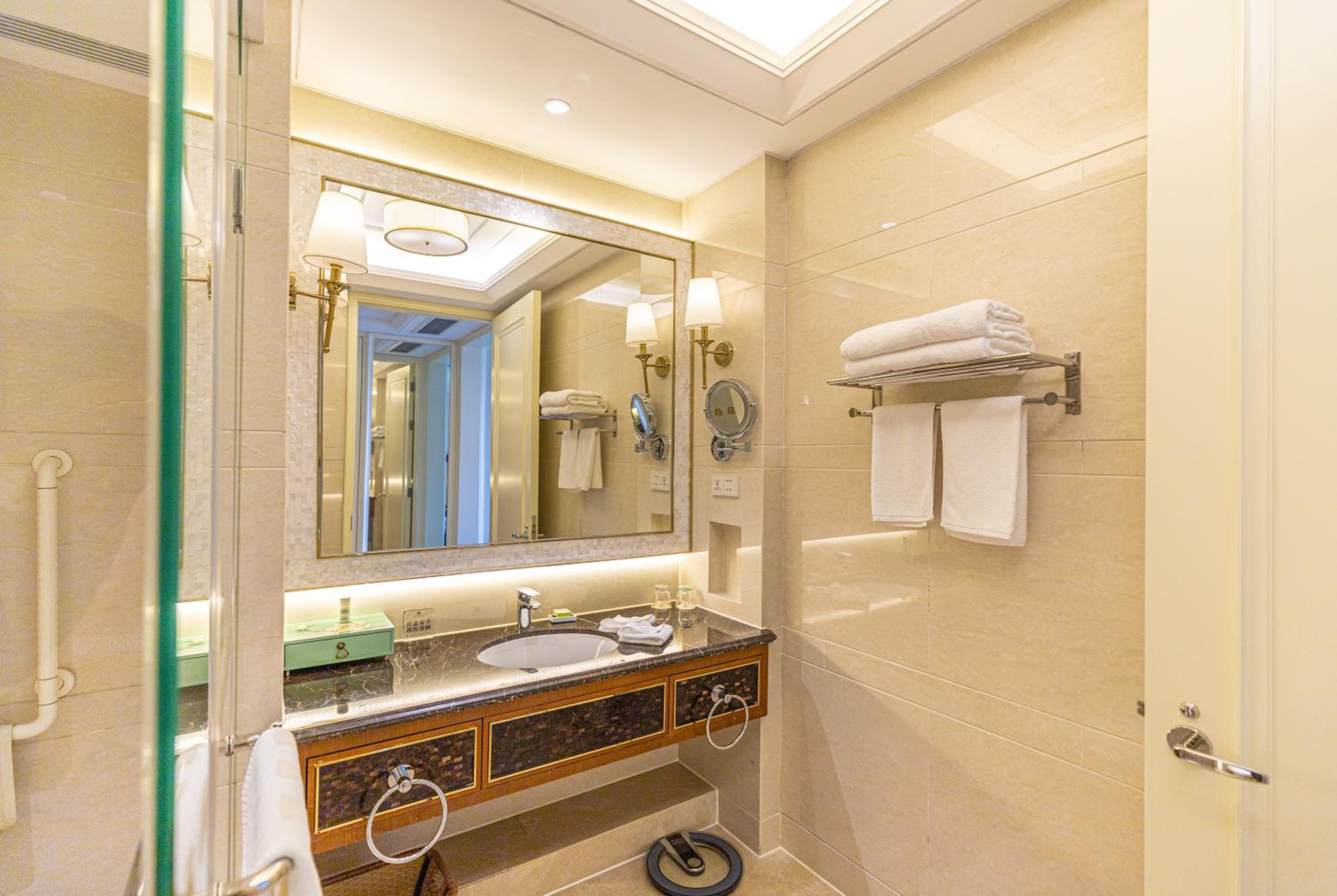 Premium King Room