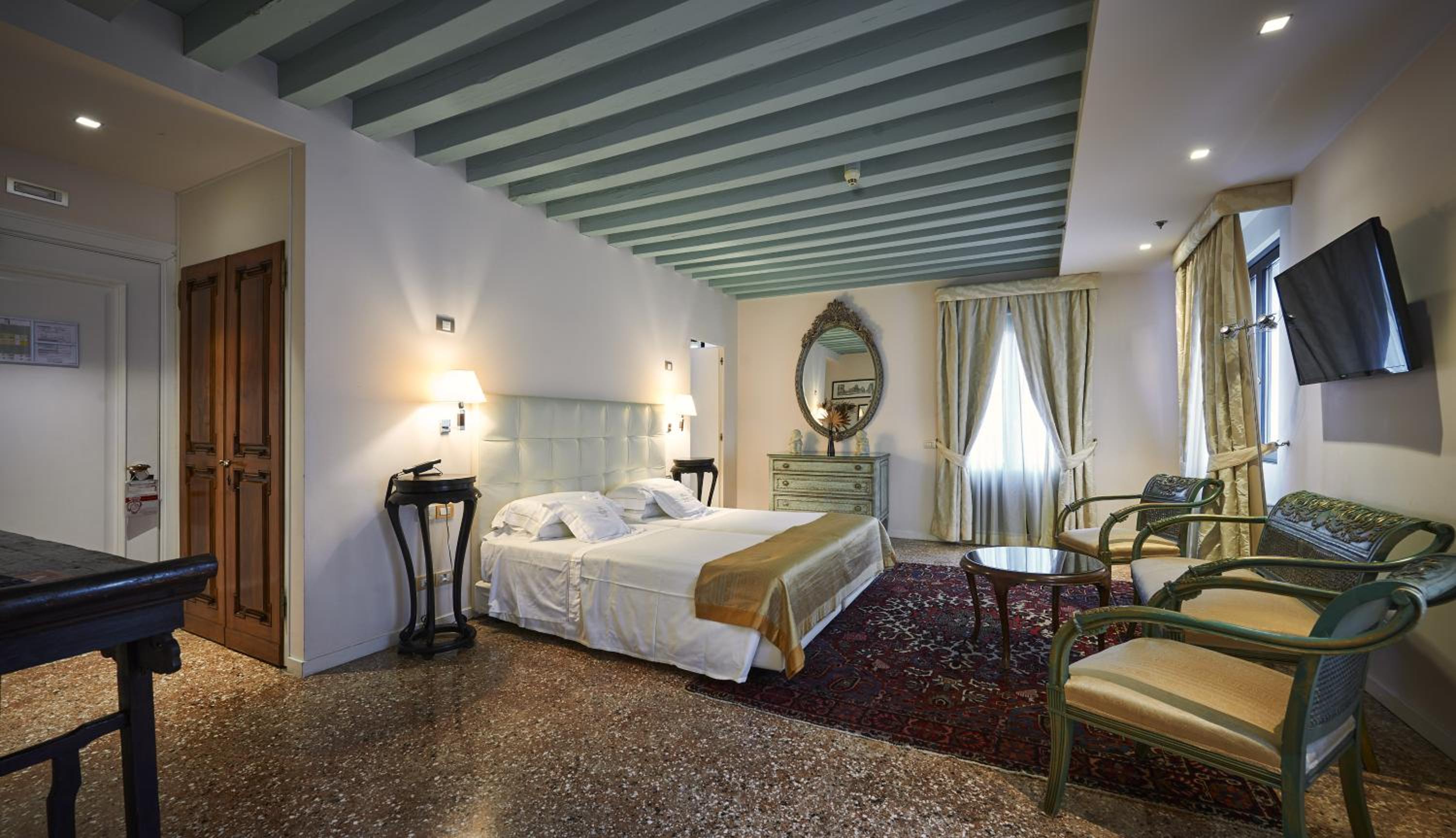 Deluxe Double or Twin Room photo 1