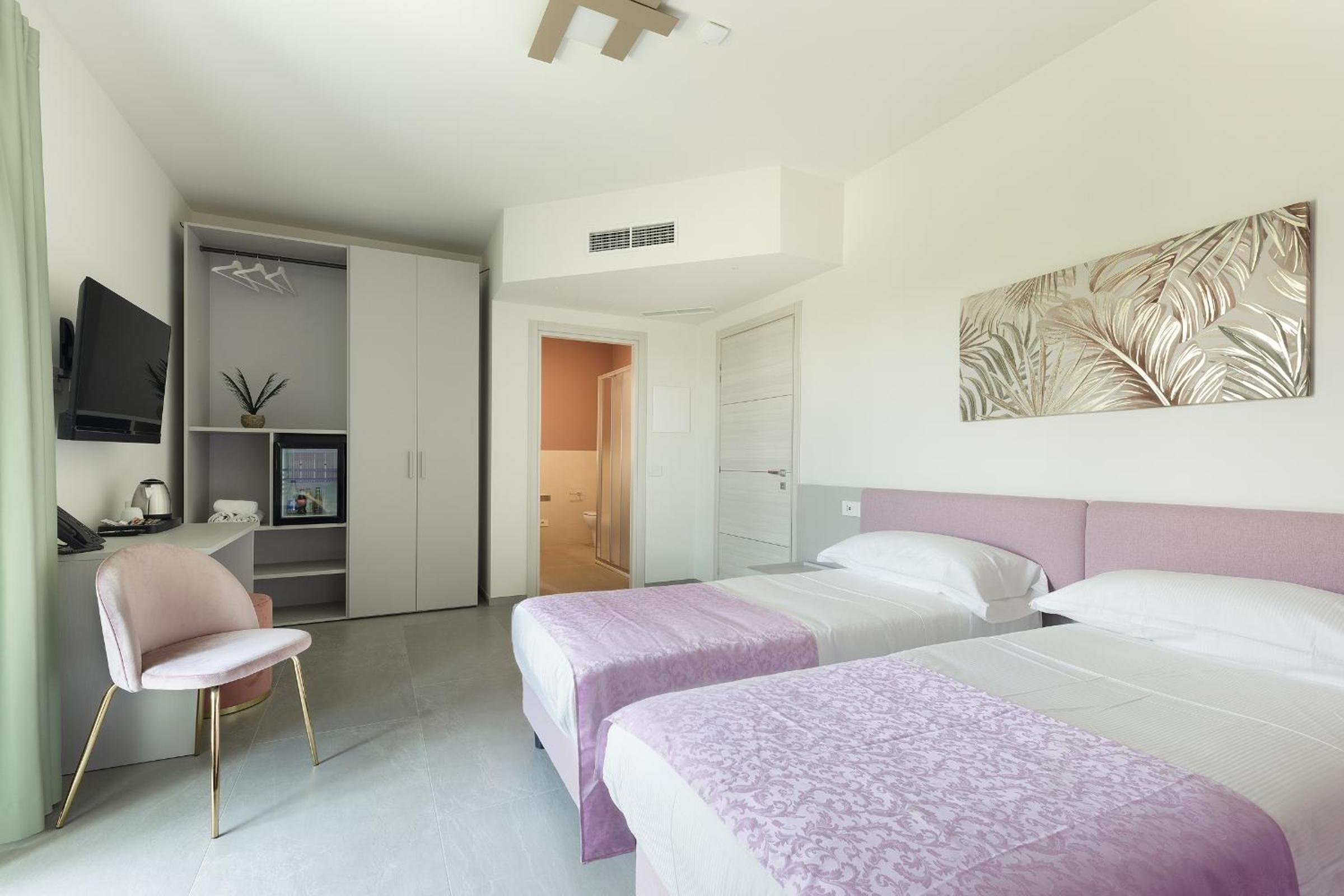 Double or Twin Room with Pool View photo 1