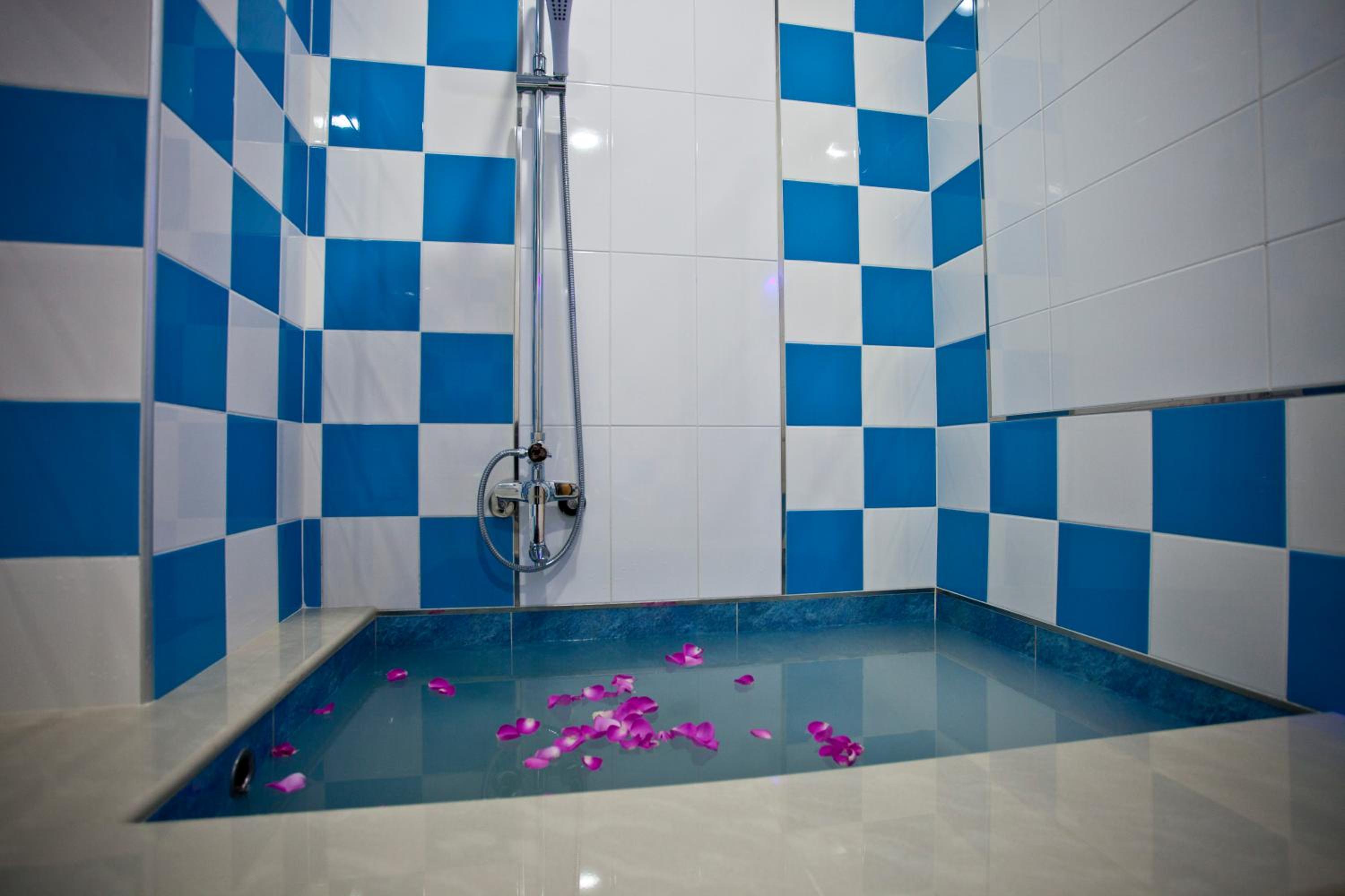 Twin Room with Bathroom photo 2