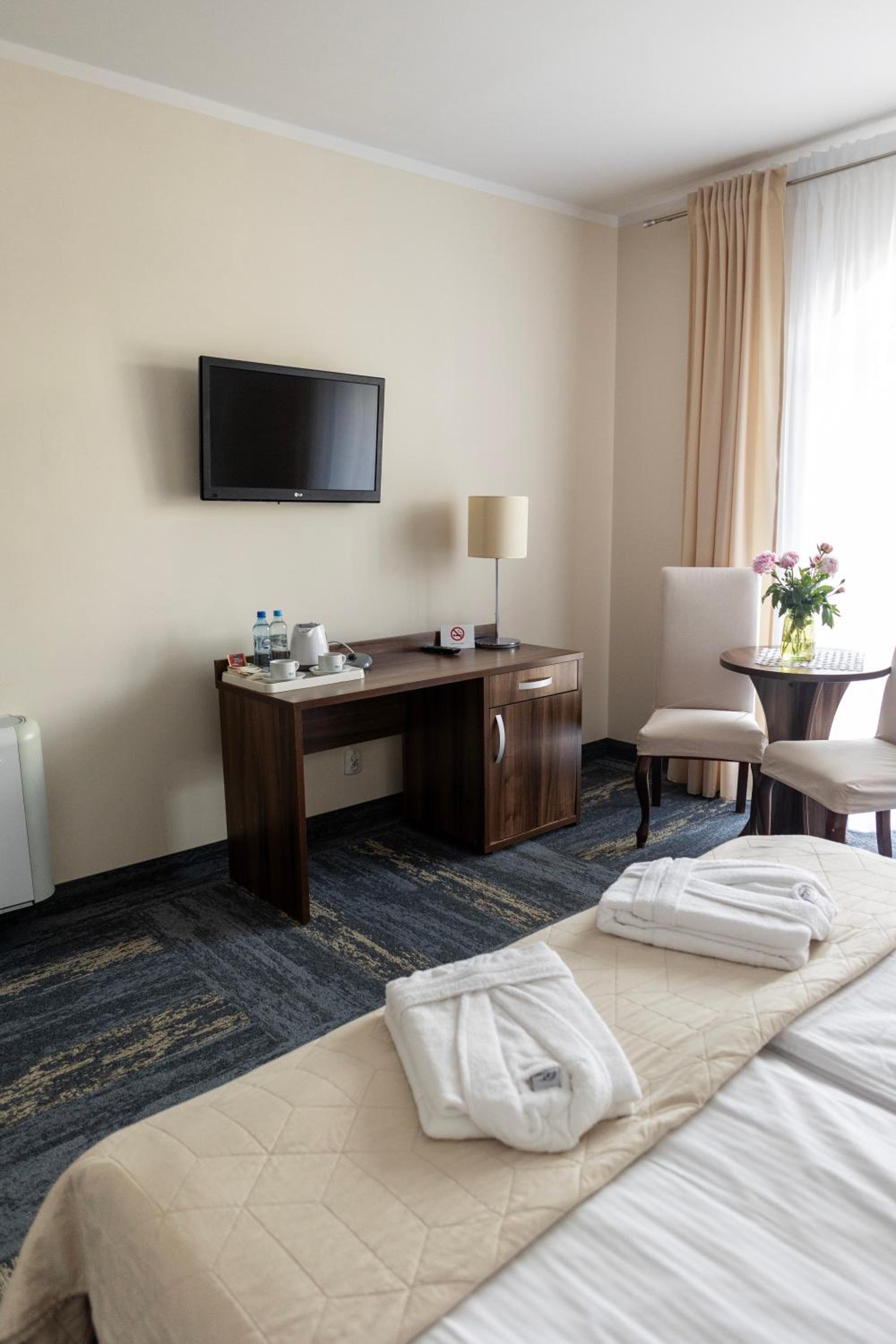 Double or Twin Room - Photo 4