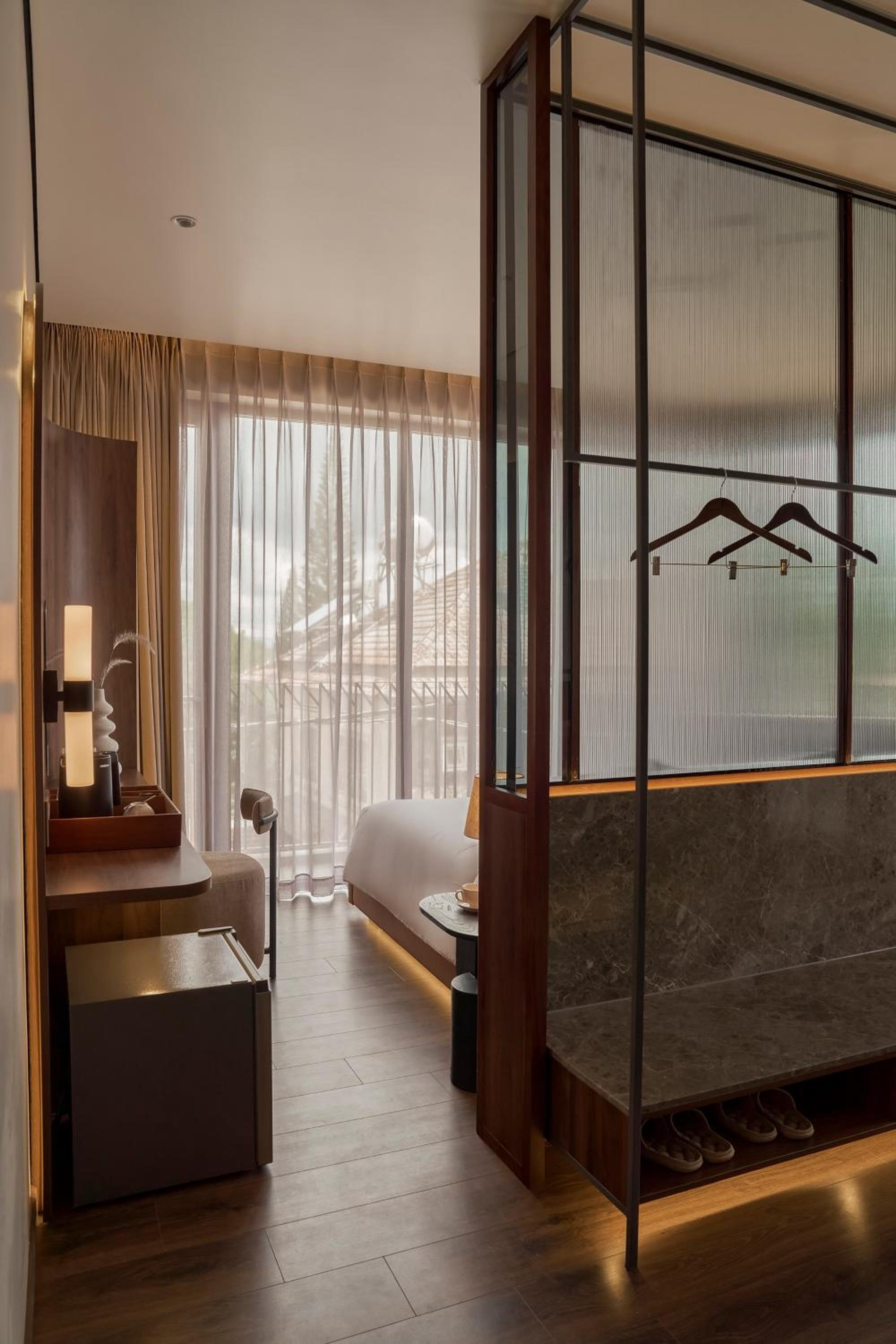 Three-Bedroom Apartment with Balcony - Photo 4
