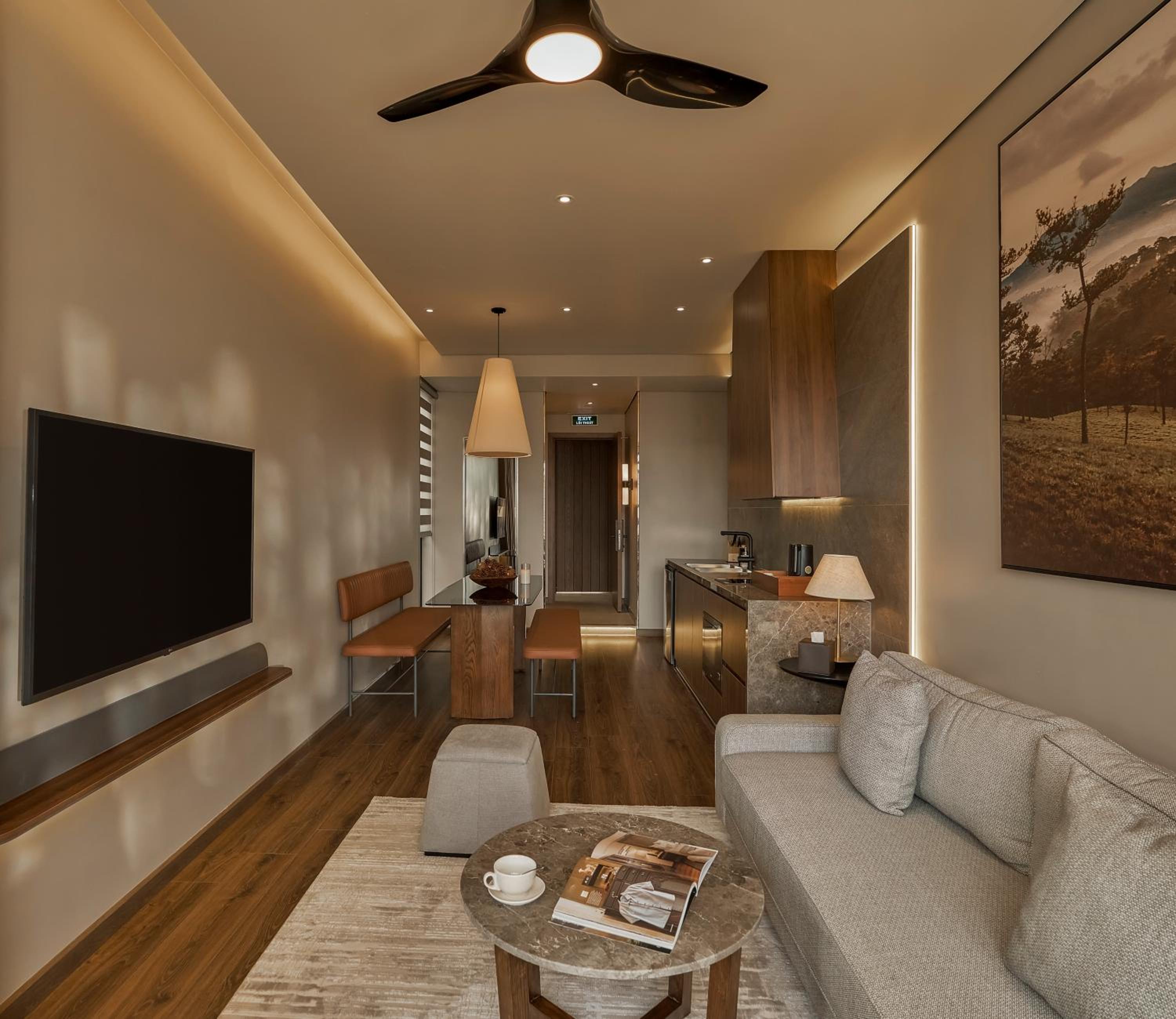 Three-Bedroom Apartment with Balcony - Photo 25