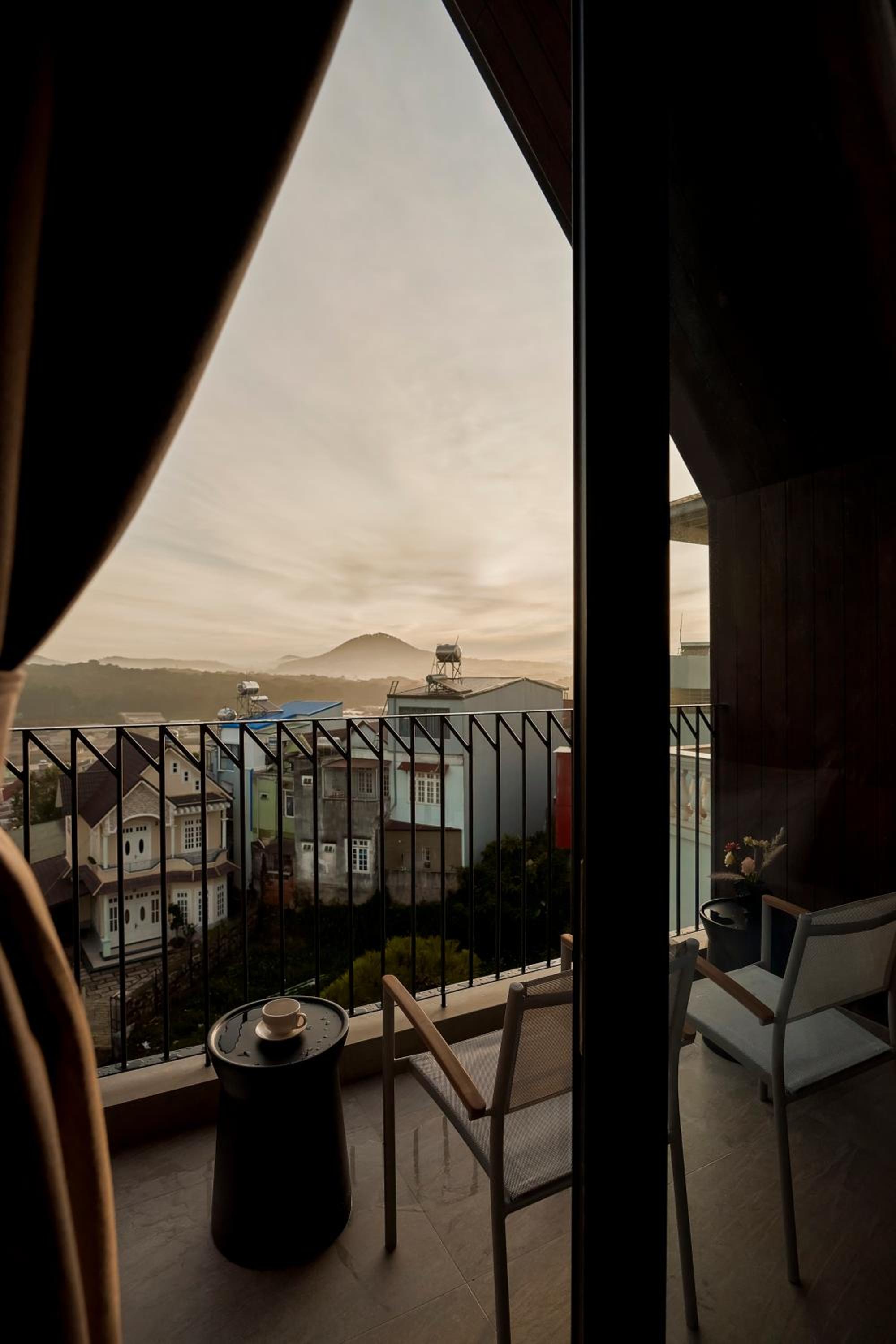 Four-Bedroom Apartment with Balcony  - Photo 12