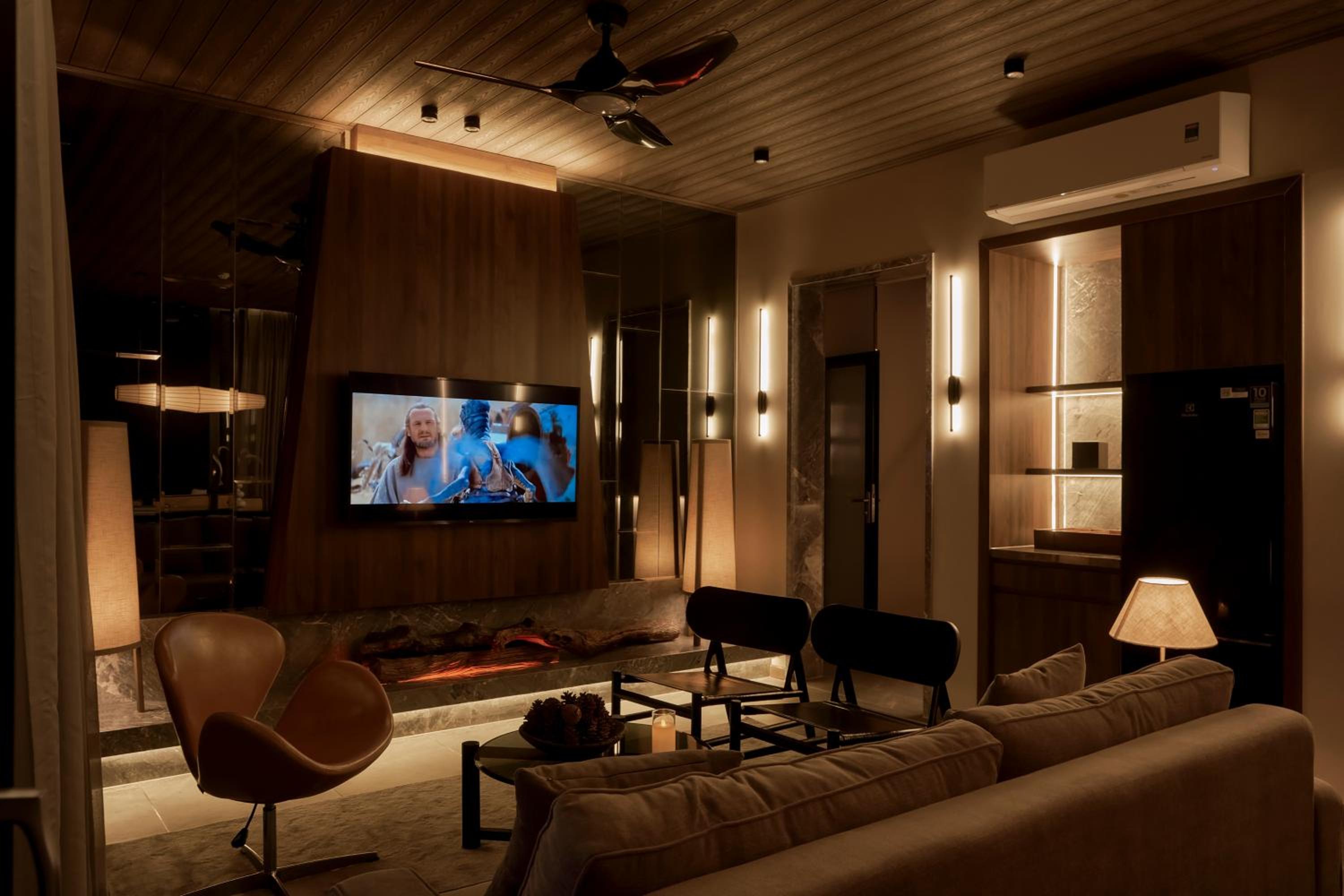 Four-Bedroom Apartment with Balcony  - Photo 15