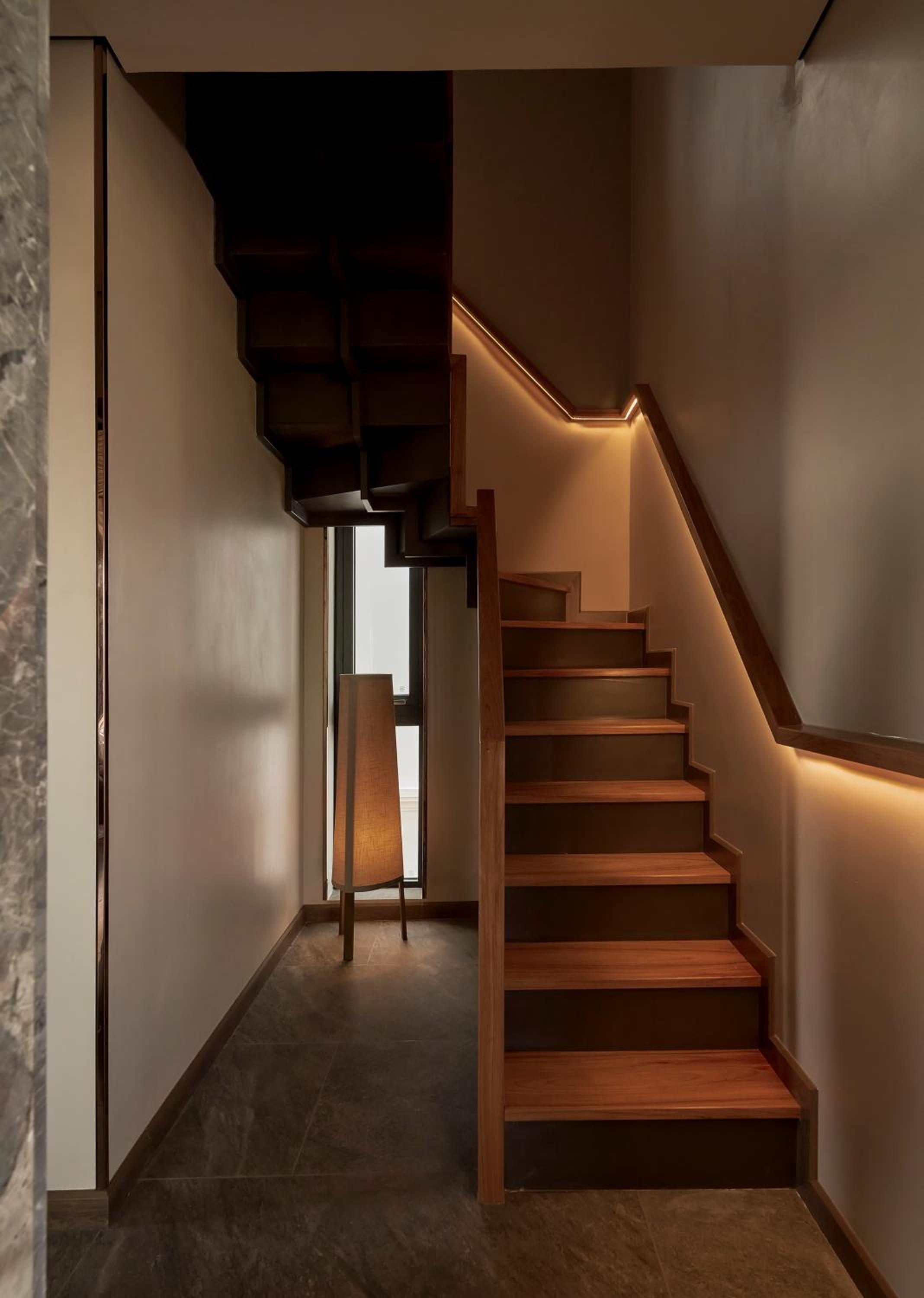 Four-Bedroom Apartment with Balcony  - Photo 17
