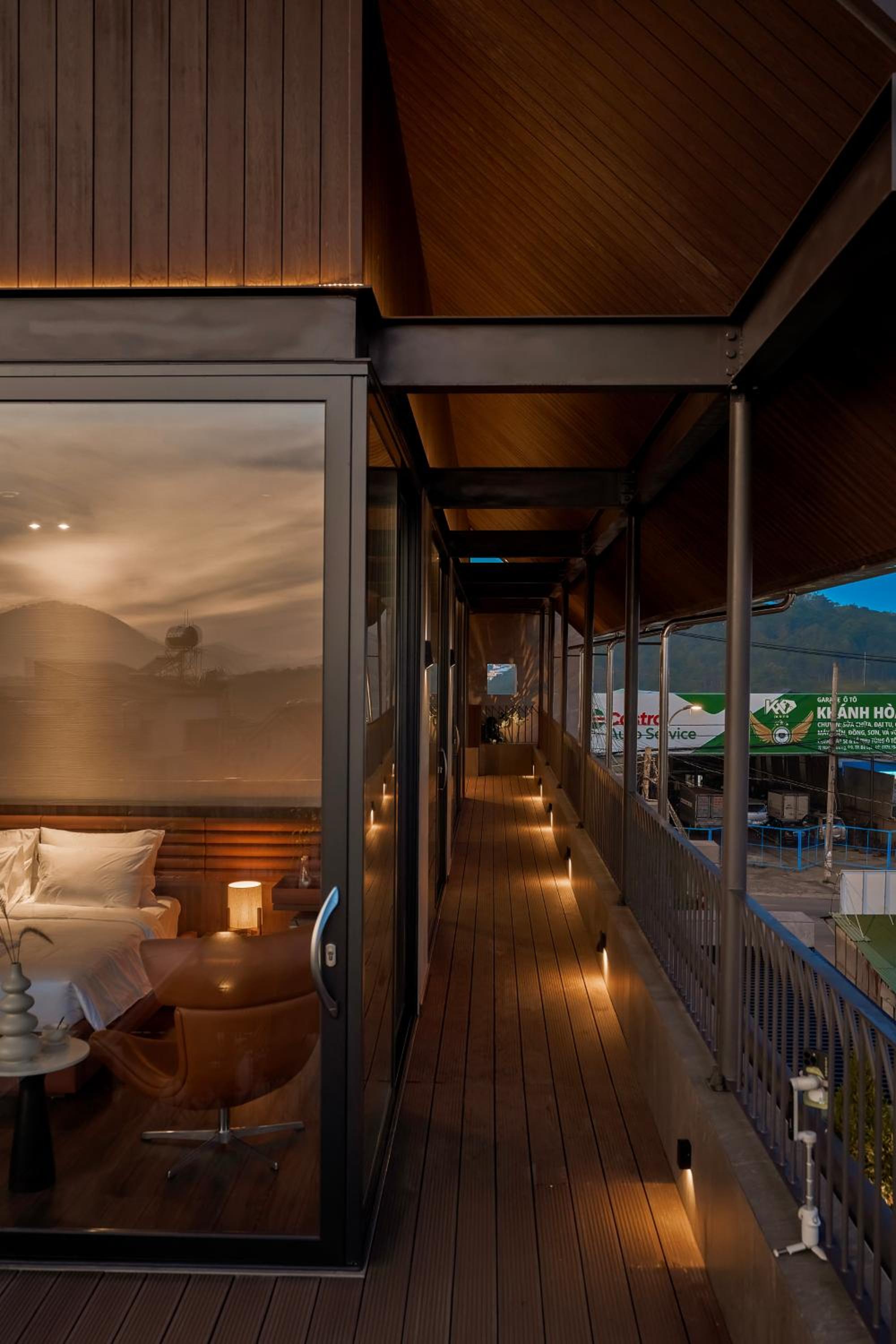 Four-Bedroom Apartment with Balcony  - Photo 7
