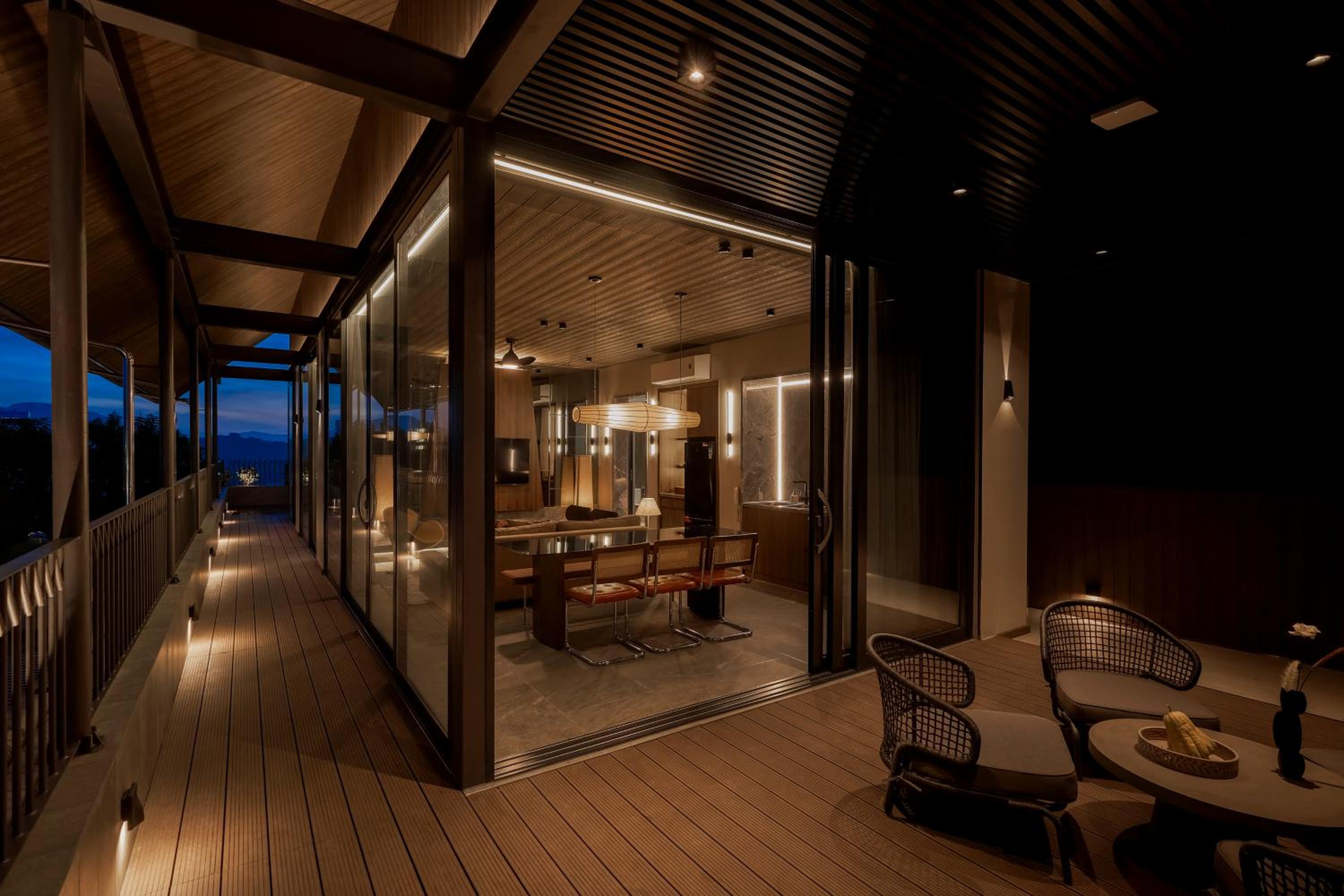 Four-Bedroom Apartment with Balcony  - Photo 8