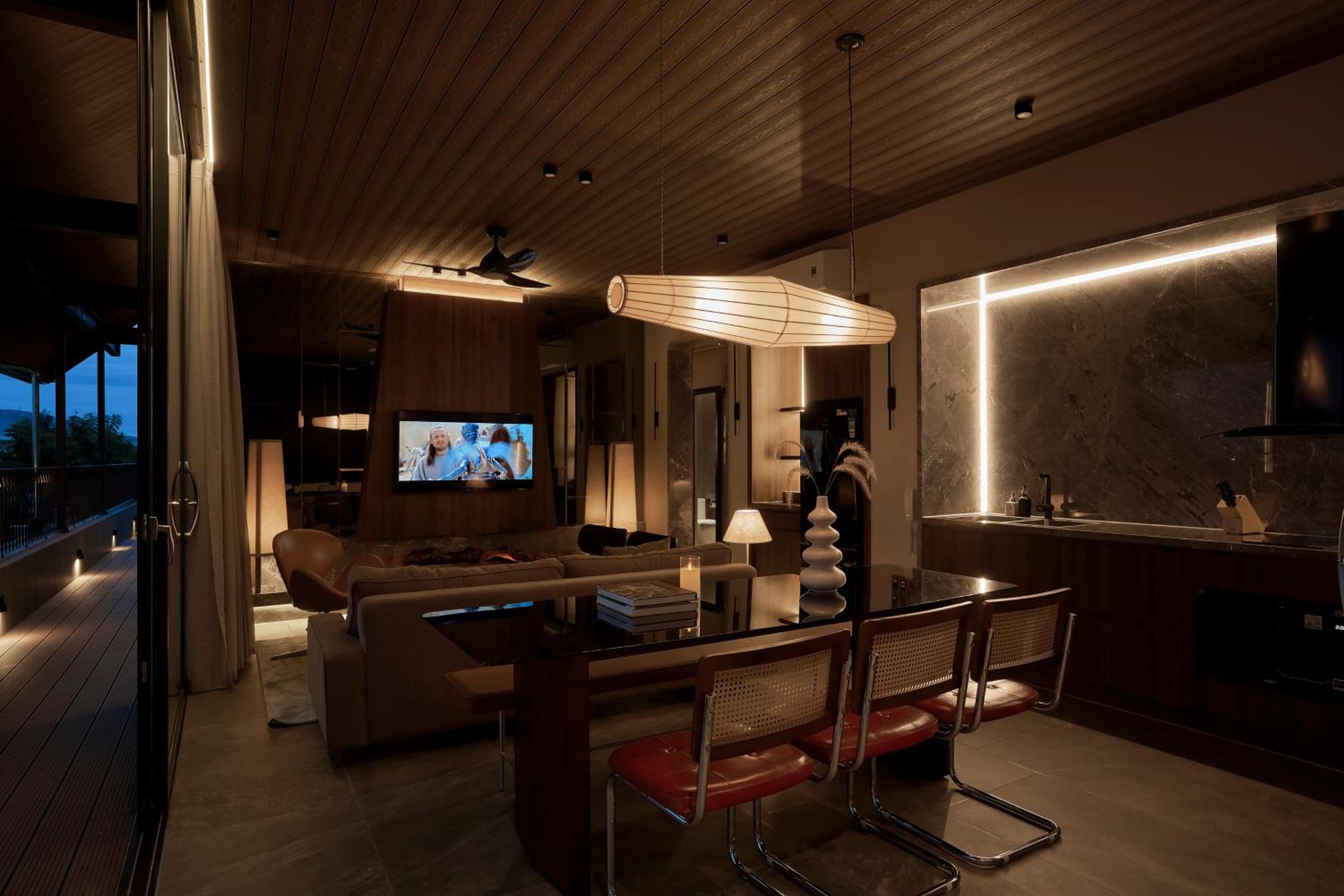 Four-Bedroom Apartment with Balcony  - Photo 35