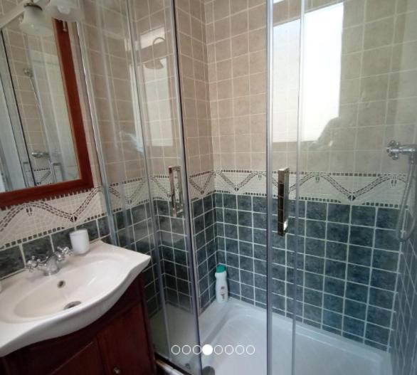 Double Room With Shared Bathroom photo 2
