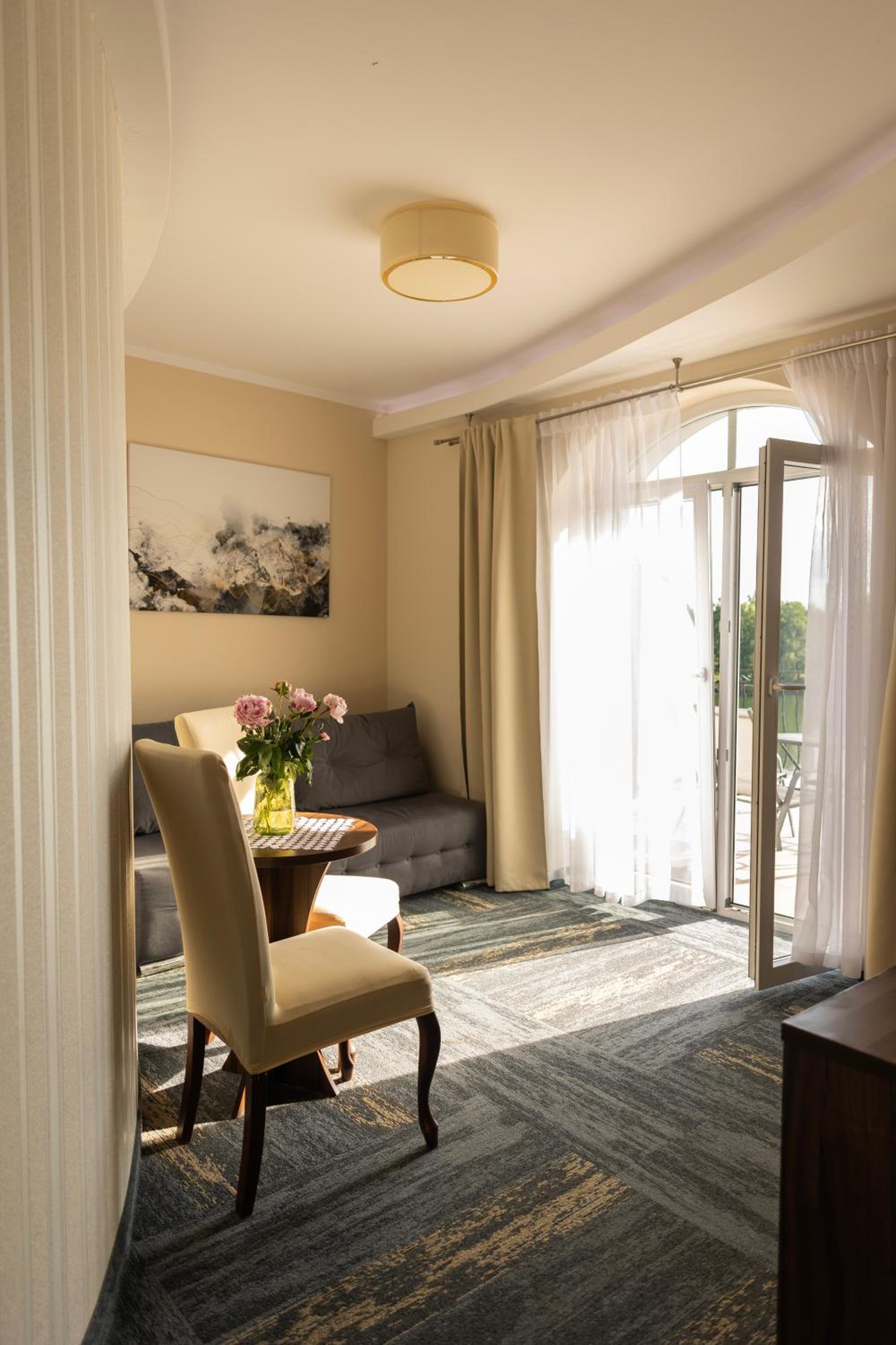 Suite - Photo 4