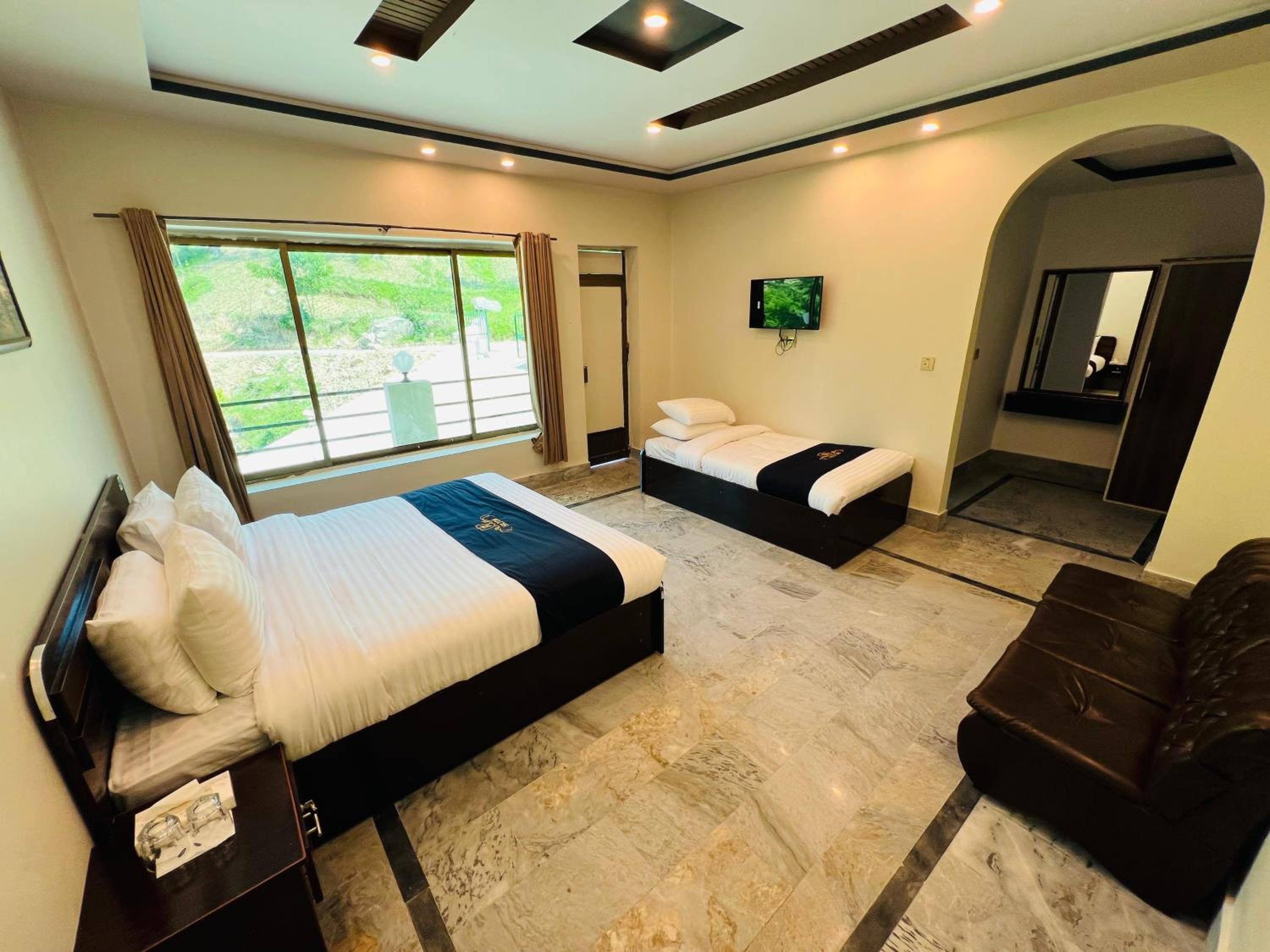 Deluxe Triple Room photo 3